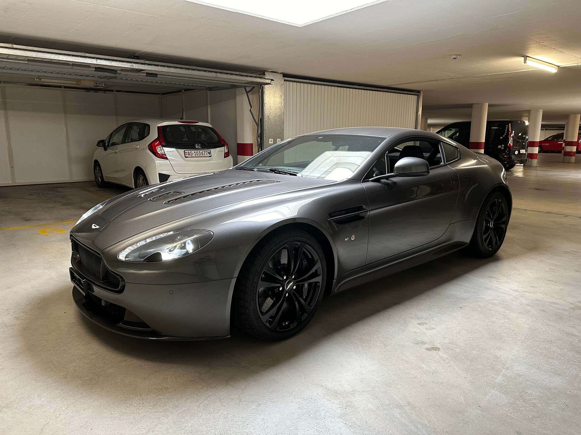 ASTON MARTIN V12 Vantage Coupé 6.0 S Sportshift-image-1