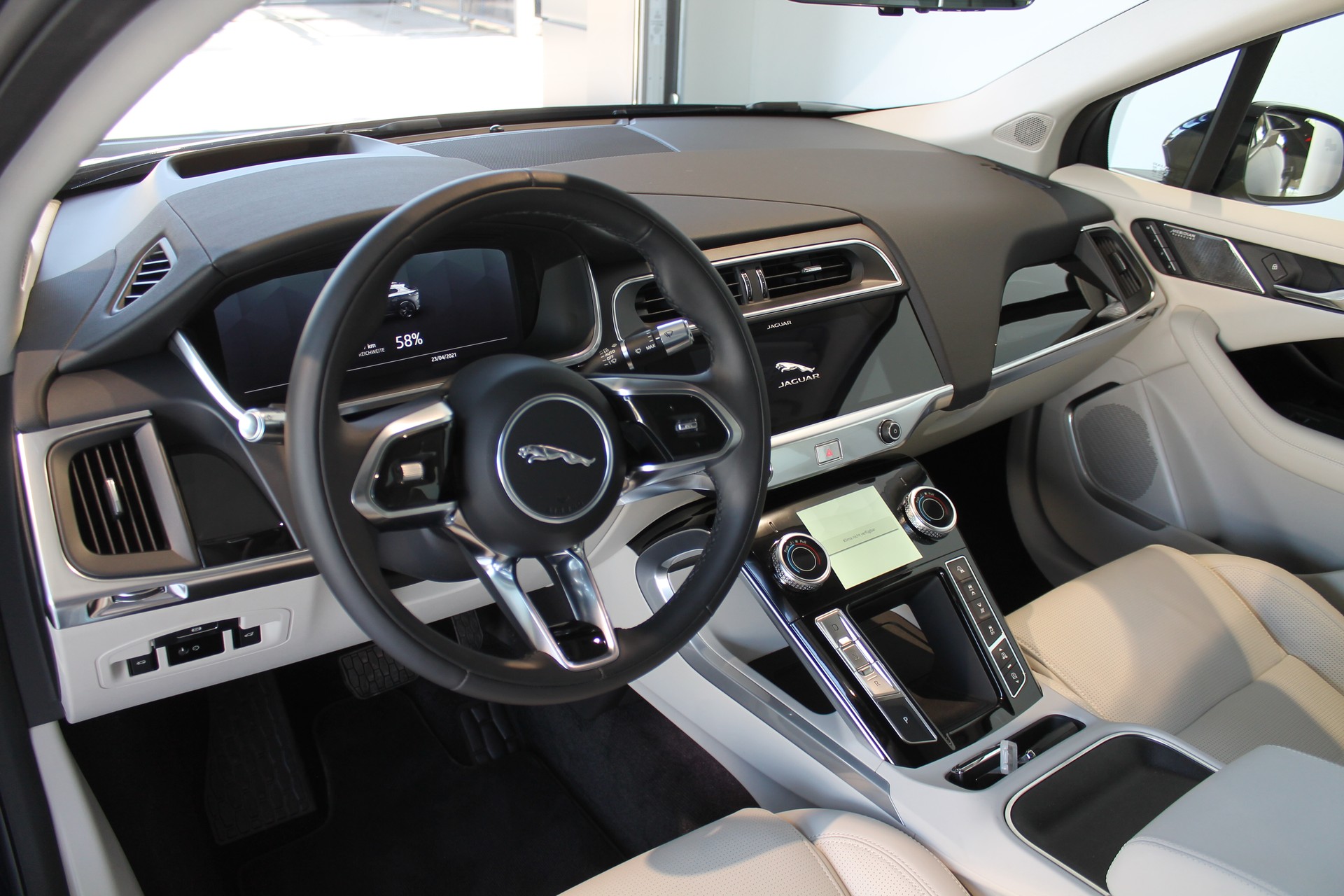 JAGUAR I-Pace EV400 HSE AWD-image-3
