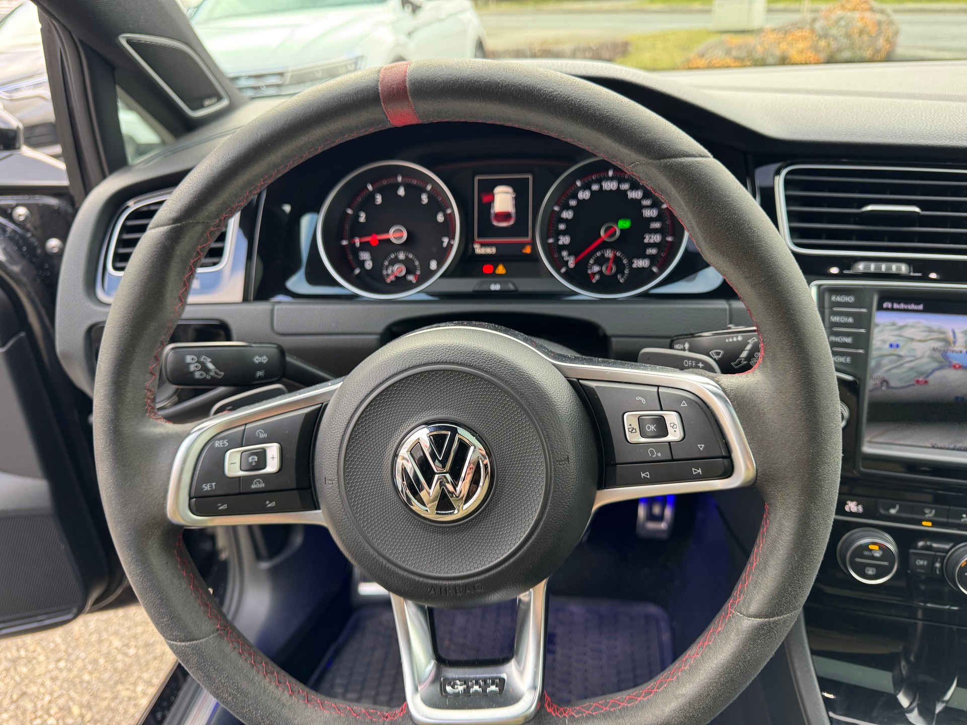 VW Golf 2.0 TSI GTI Clubsport DSG-image-10