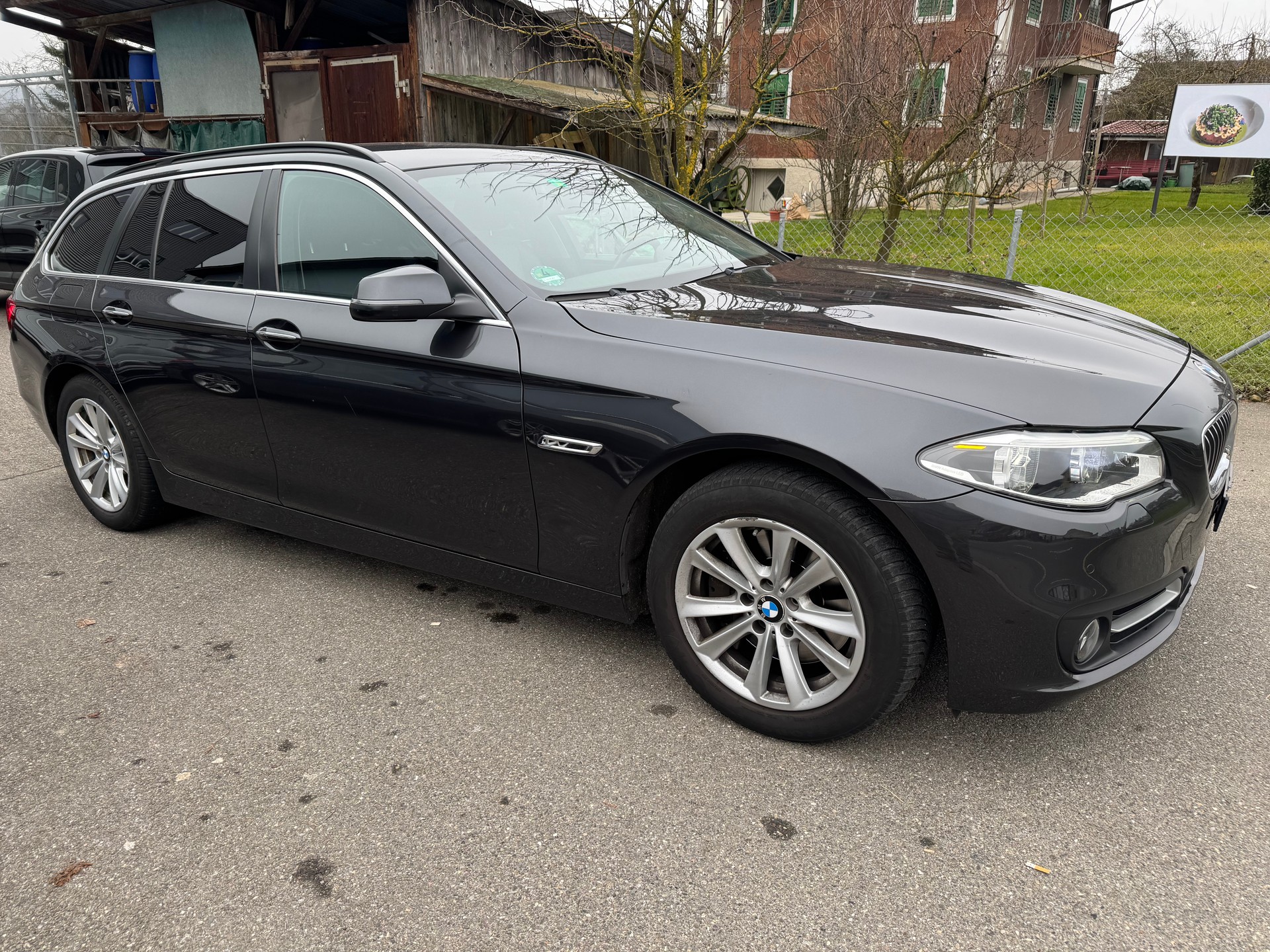 BMW 528i Touring xDrive Steptronic-image-2