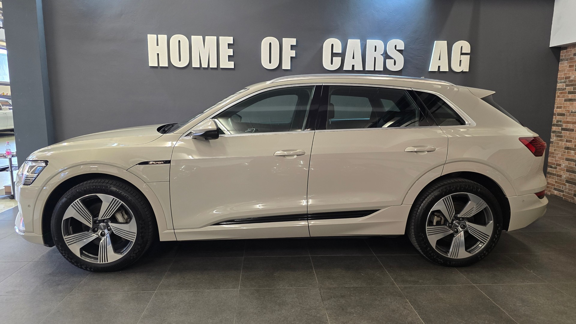 AUDI e-tron 55 Advanced quattro-image-4