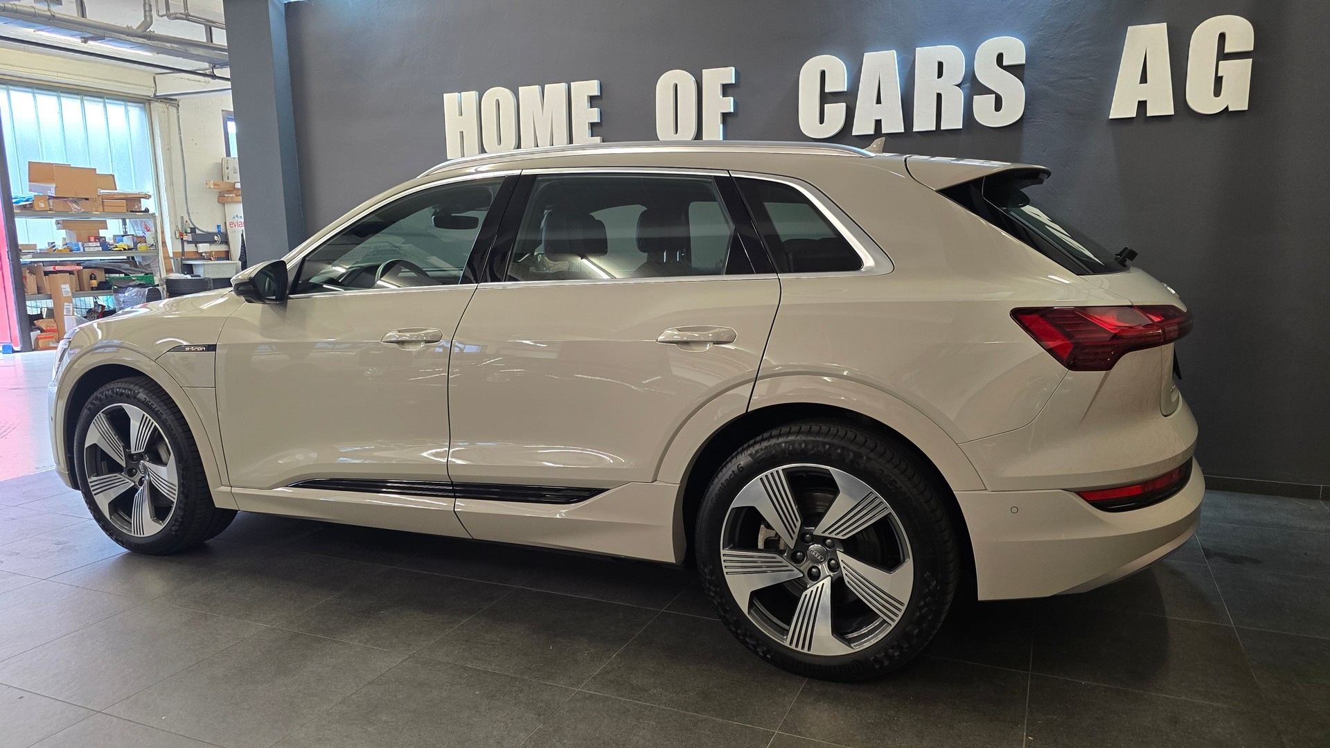 AUDI e-tron 55 Advanced quattro-image-5