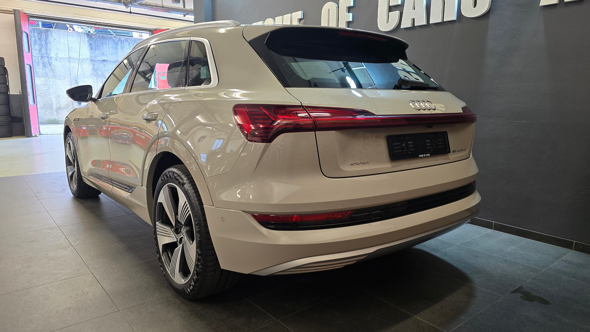 AUDI e-tron 55 Advanced quattro-image-7