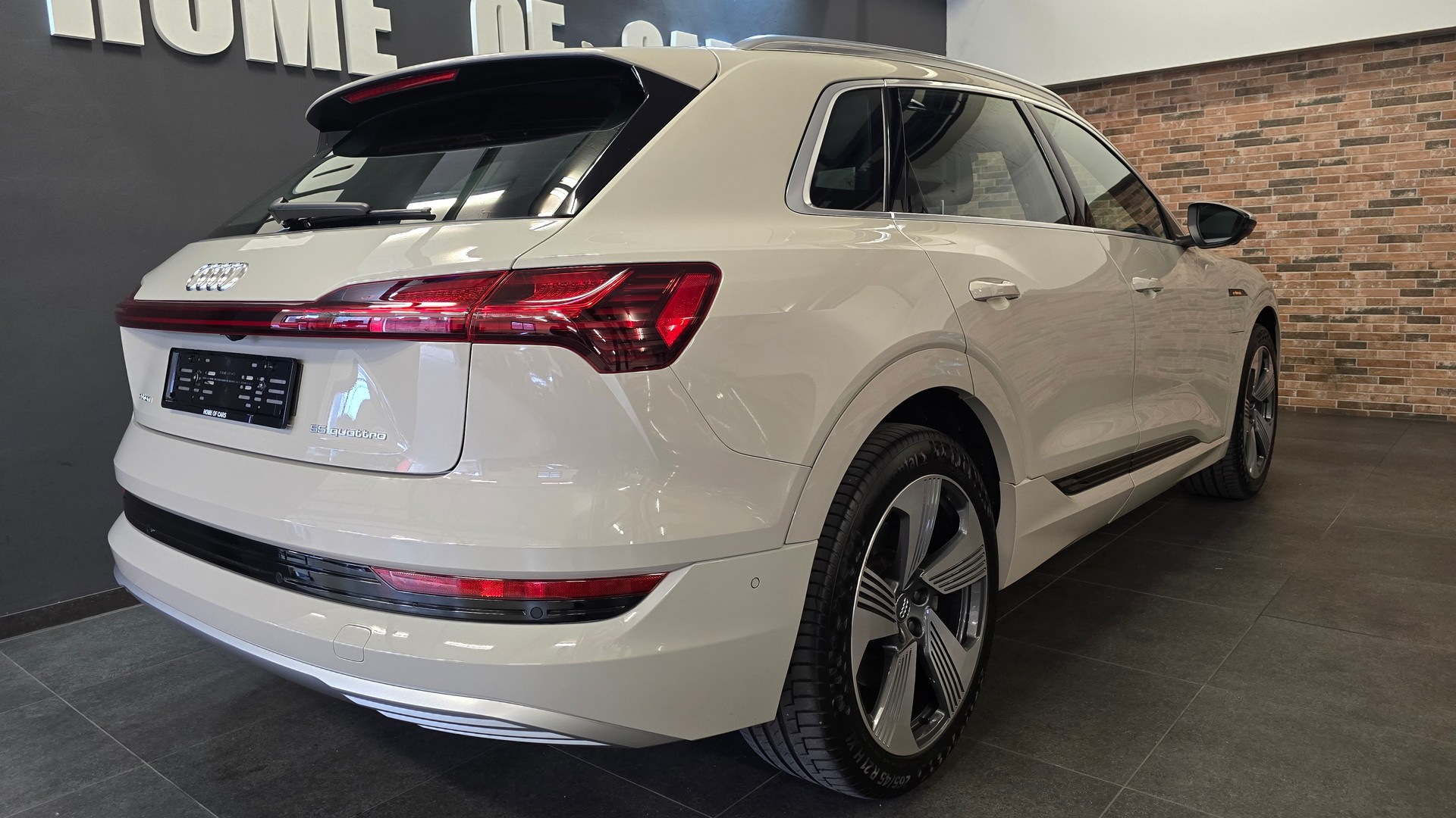 AUDI e-tron 55 Advanced quattro-image-9