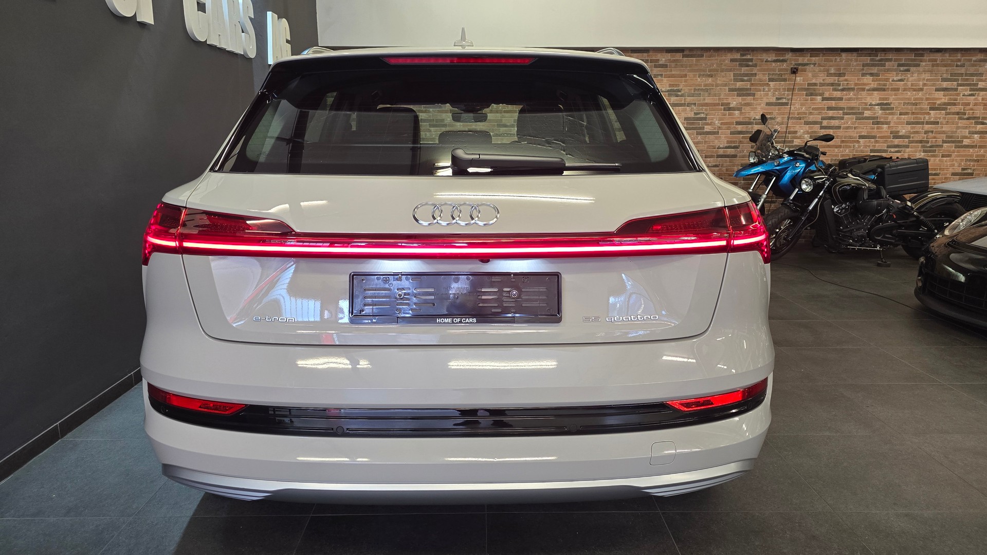 AUDI e-tron 55 Advanced quattro-image-8