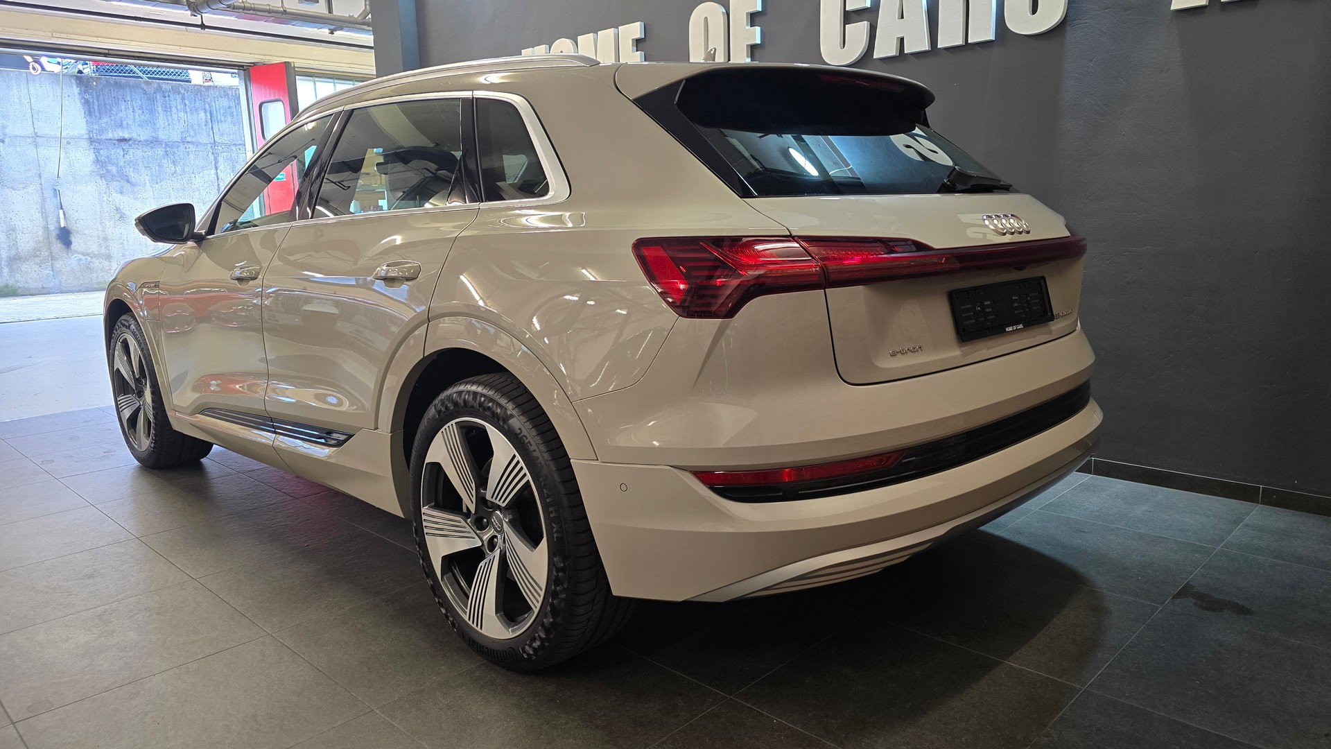 AUDI e-tron 55 Advanced quattro-image-6