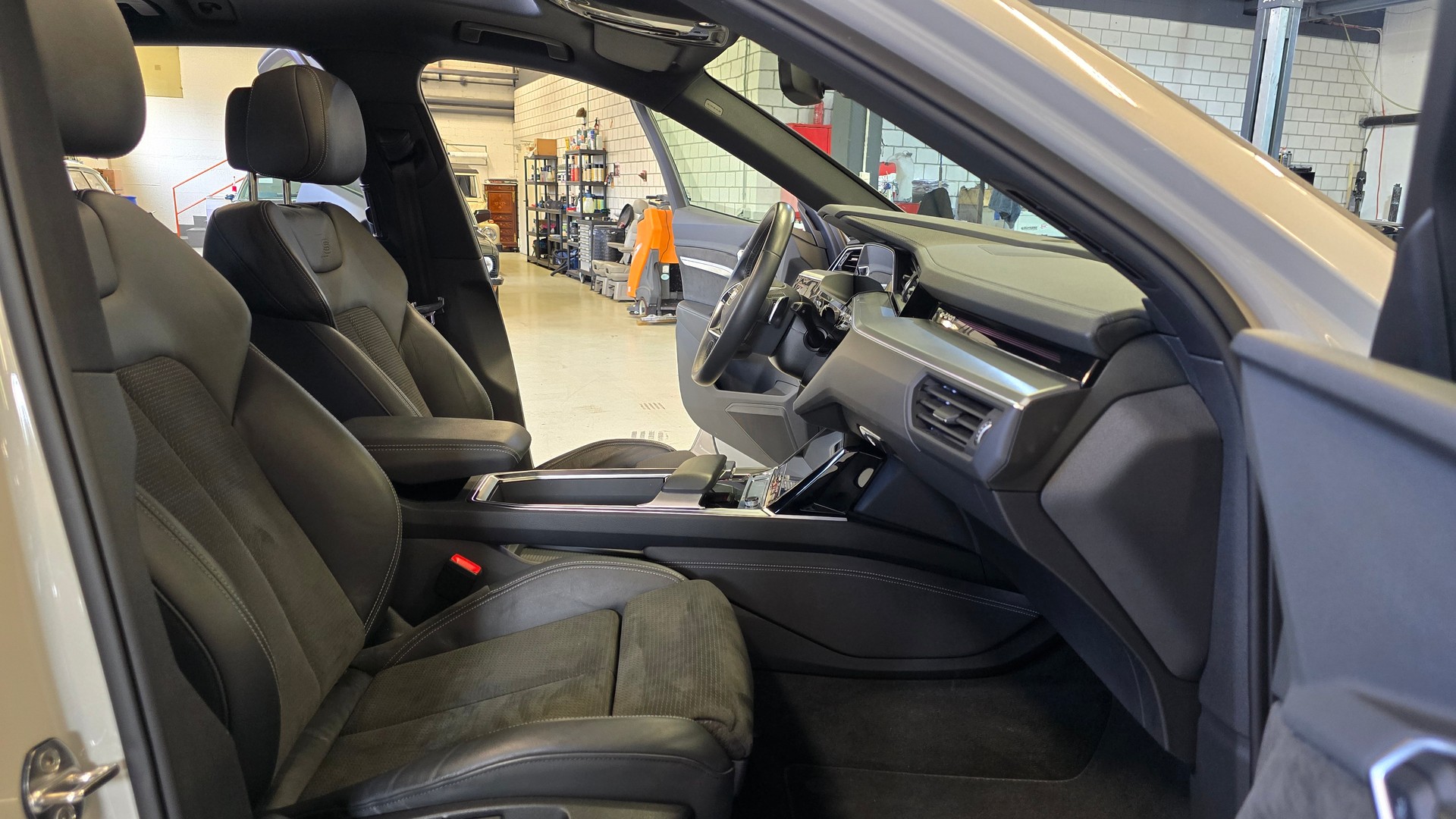 AUDI e-tron 55 Advanced quattro-image-22