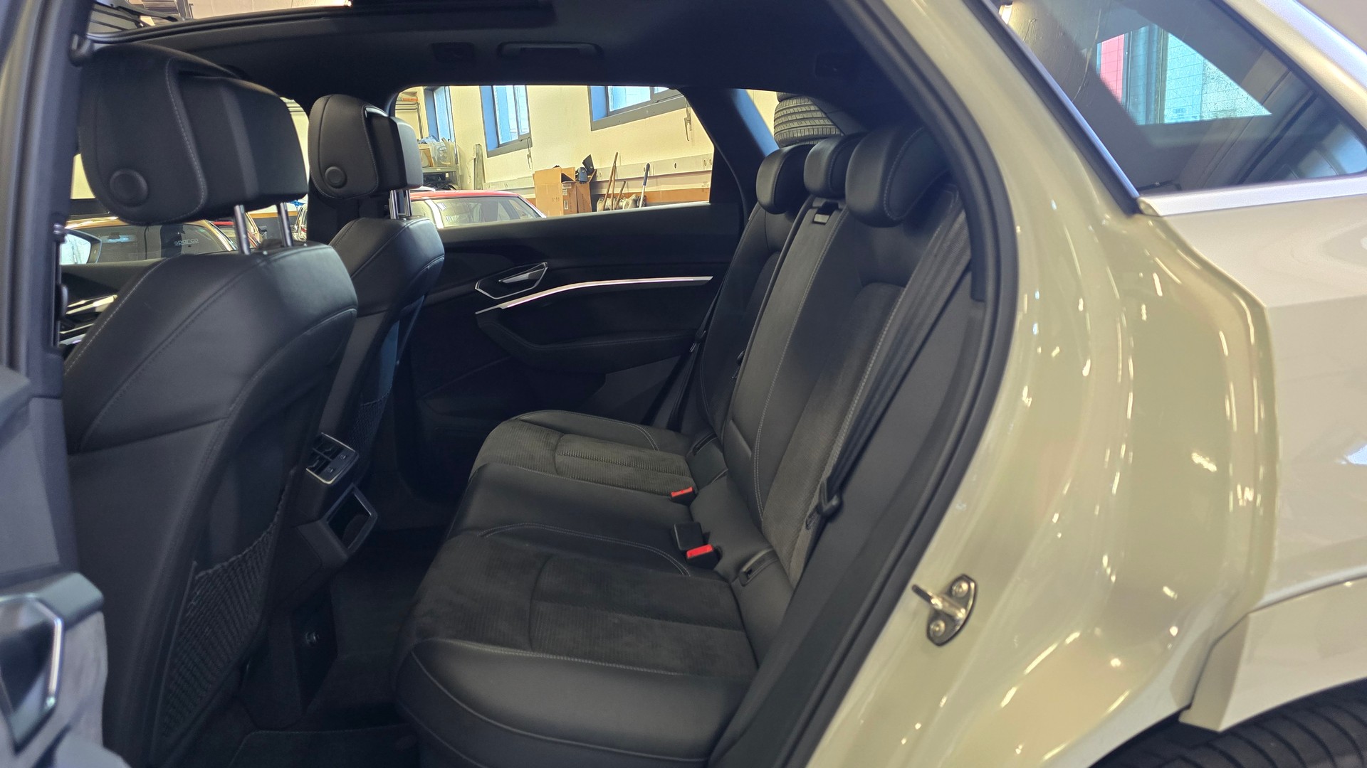 AUDI e-tron 55 Advanced quattro-image-19