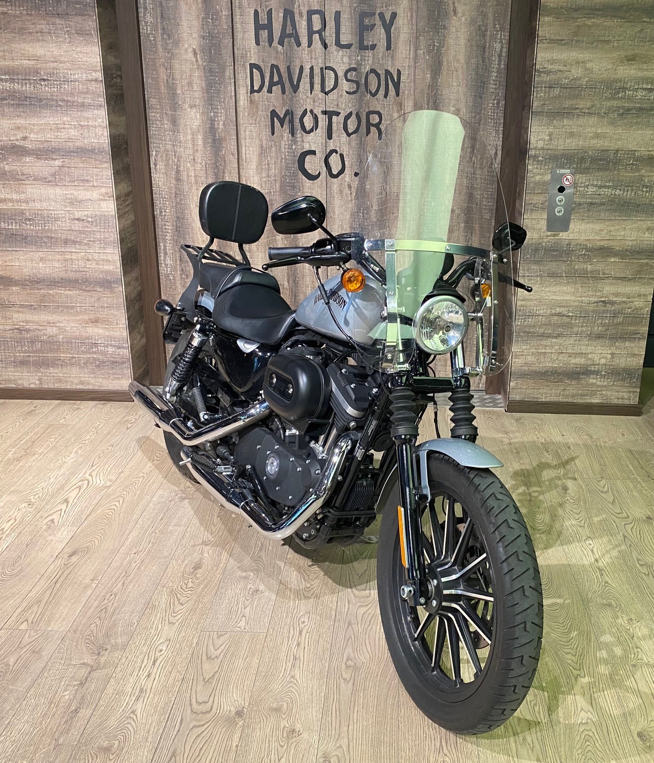 HARLEY-DAVIDSON XL 883 N Sportster Iron ABS-showroom-element-1
