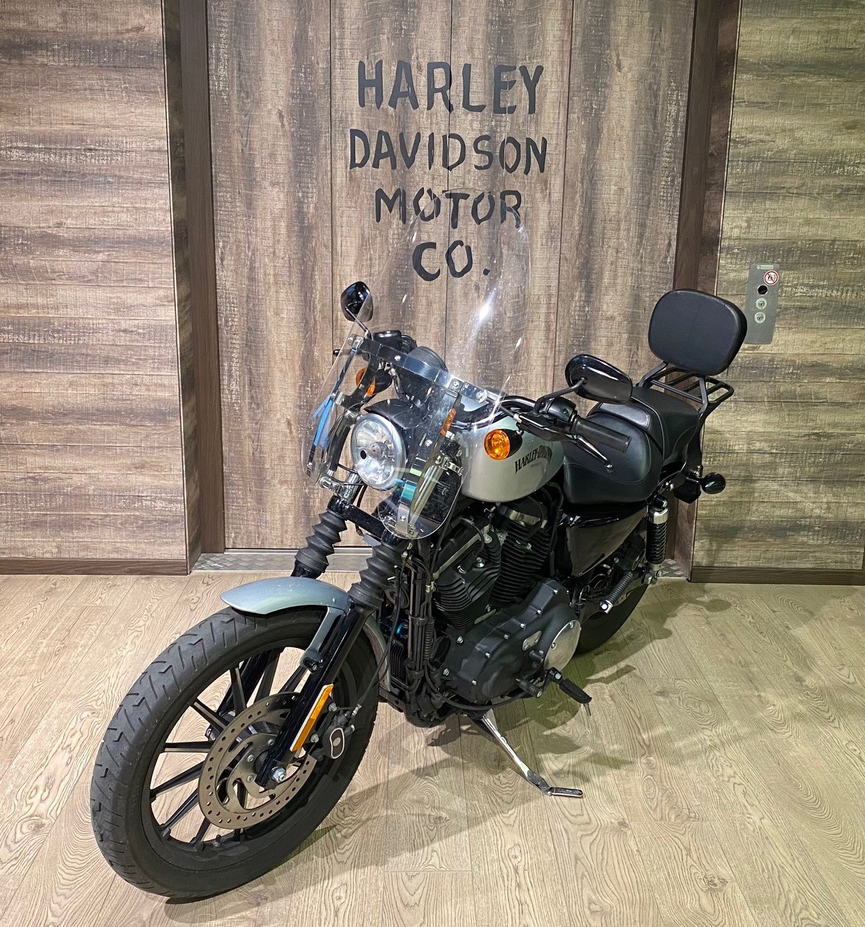 HARLEY-DAVIDSON XL 883 N Sportster Iron ABS-showroom-element-2