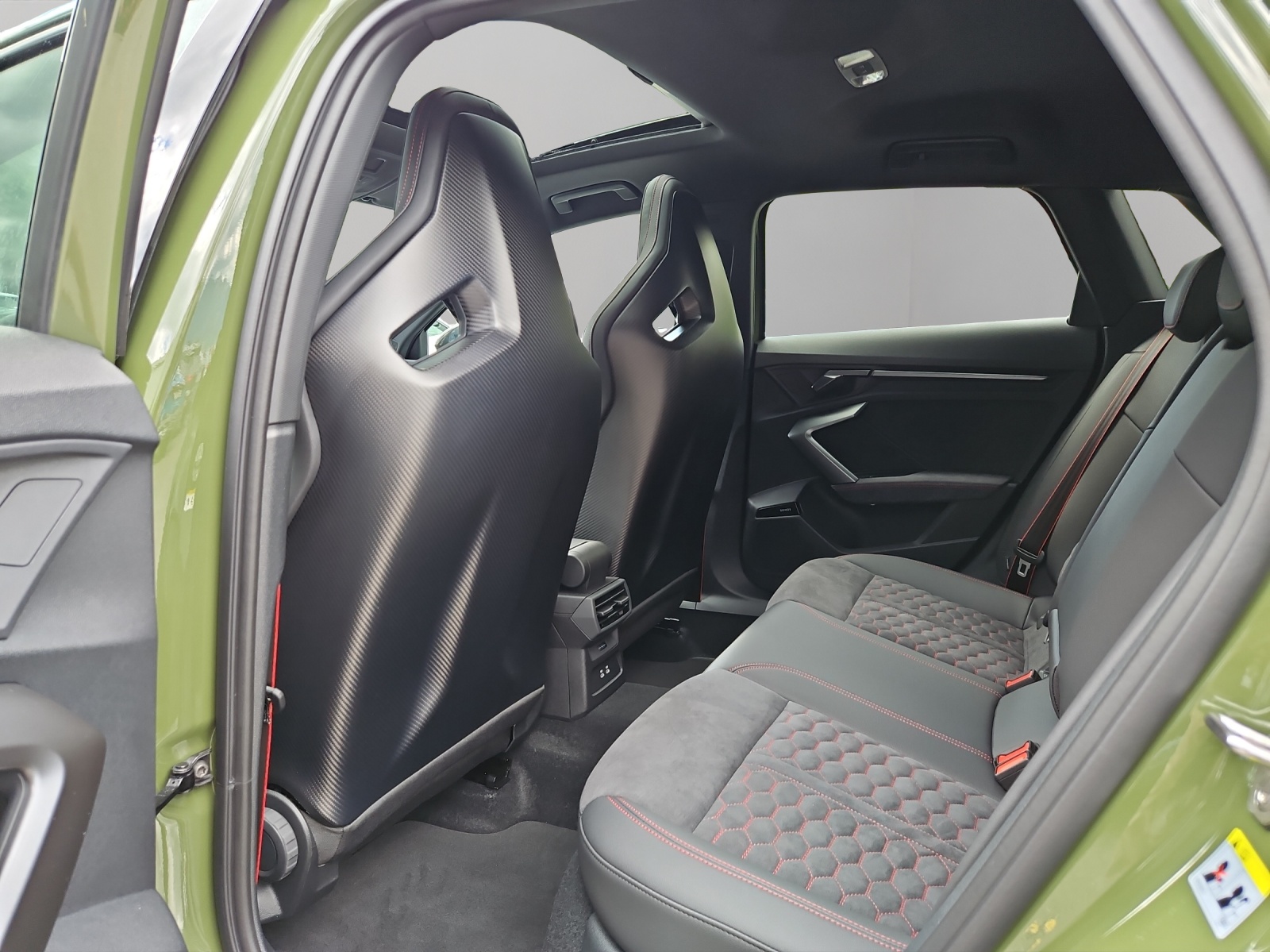 AUDI RS3 Sportback 2.5 TSI quattro S-tronic-image-12