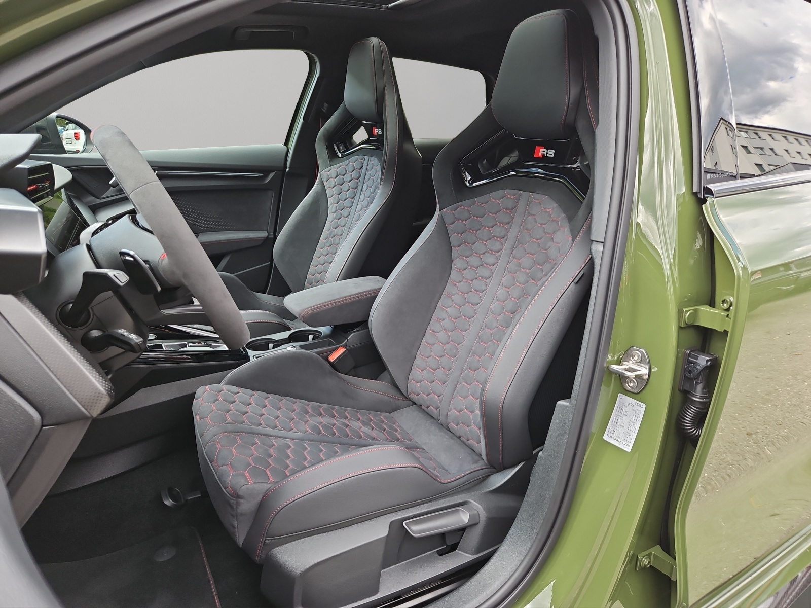 AUDI RS3 Sportback 2.5 TSI quattro S-tronic-image-11