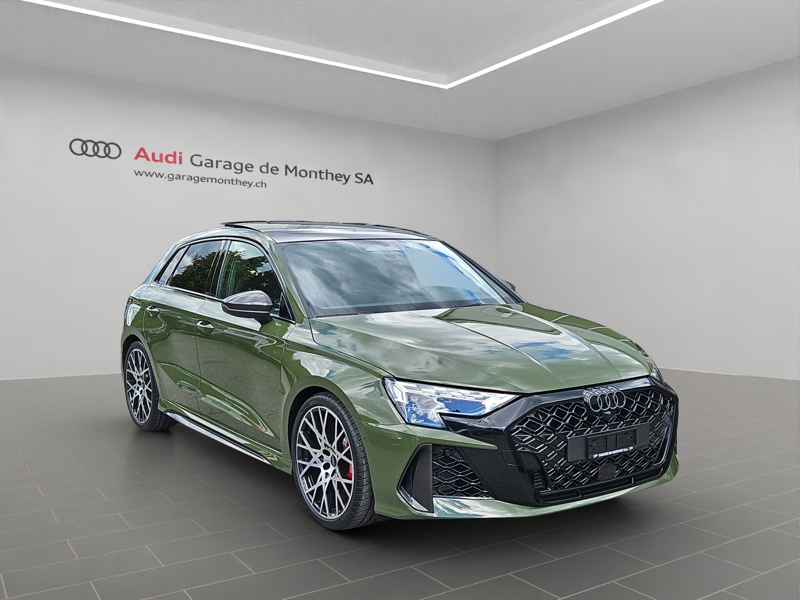AUDI RS3 Sportback 2.5 TSI quattro S-tronic-image-2