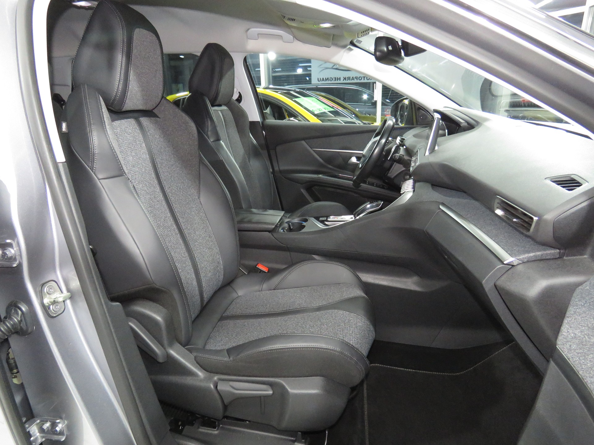 PEUGEOT 5008 1.6 BlueHDi Allure ETA (7-Plätzer, Automat)-image-12