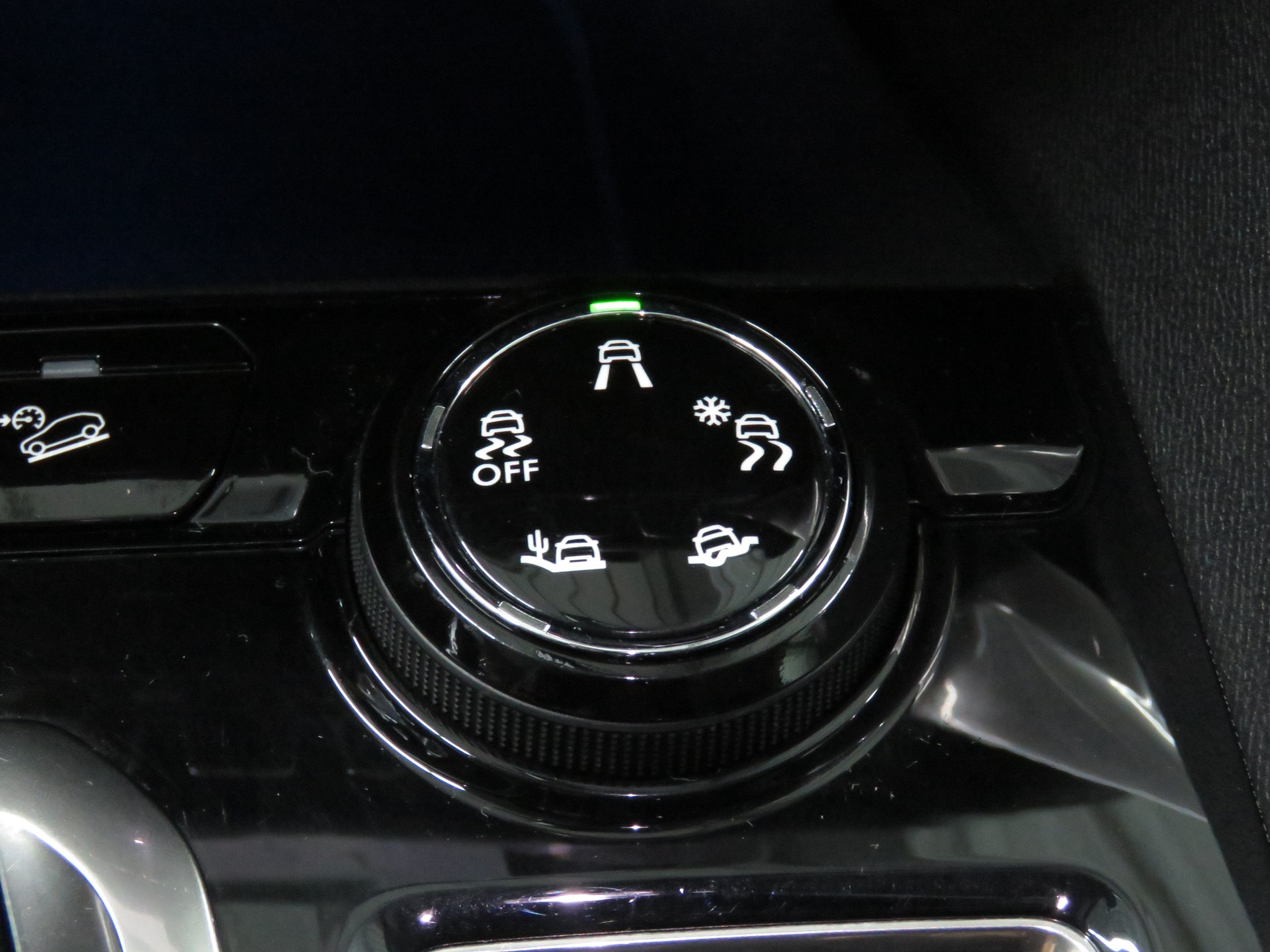 PEUGEOT 5008 1.6 BlueHDi Allure ETA (7-Plätzer, Automat)-image-22
