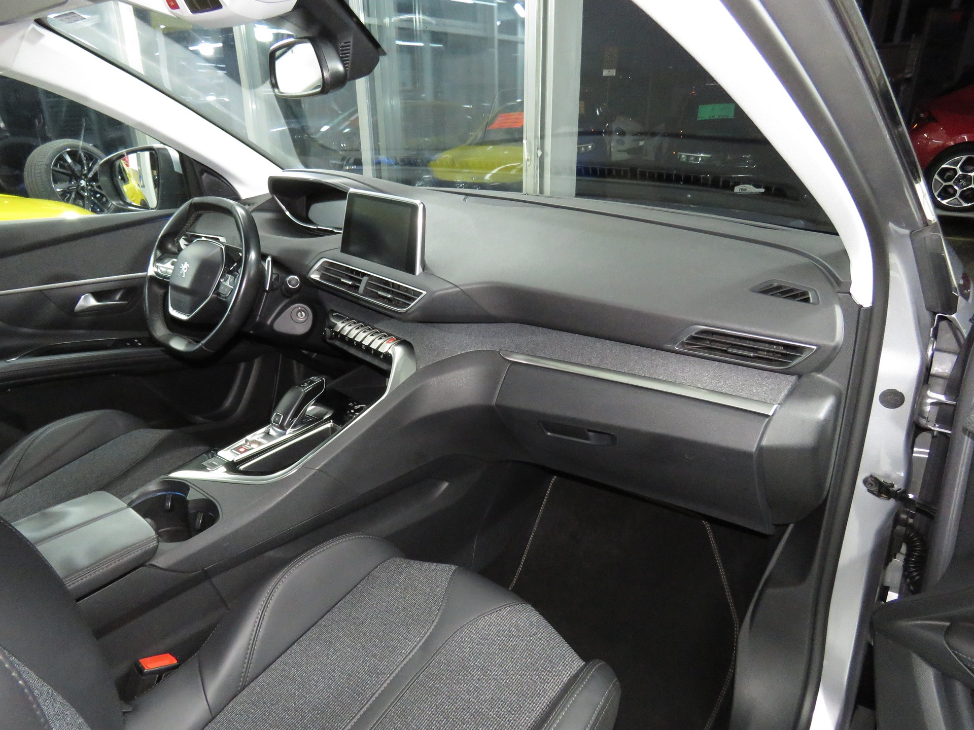 PEUGEOT 5008 1.6 BlueHDi Allure ETA (7-Plätzer, Automat)-image-11