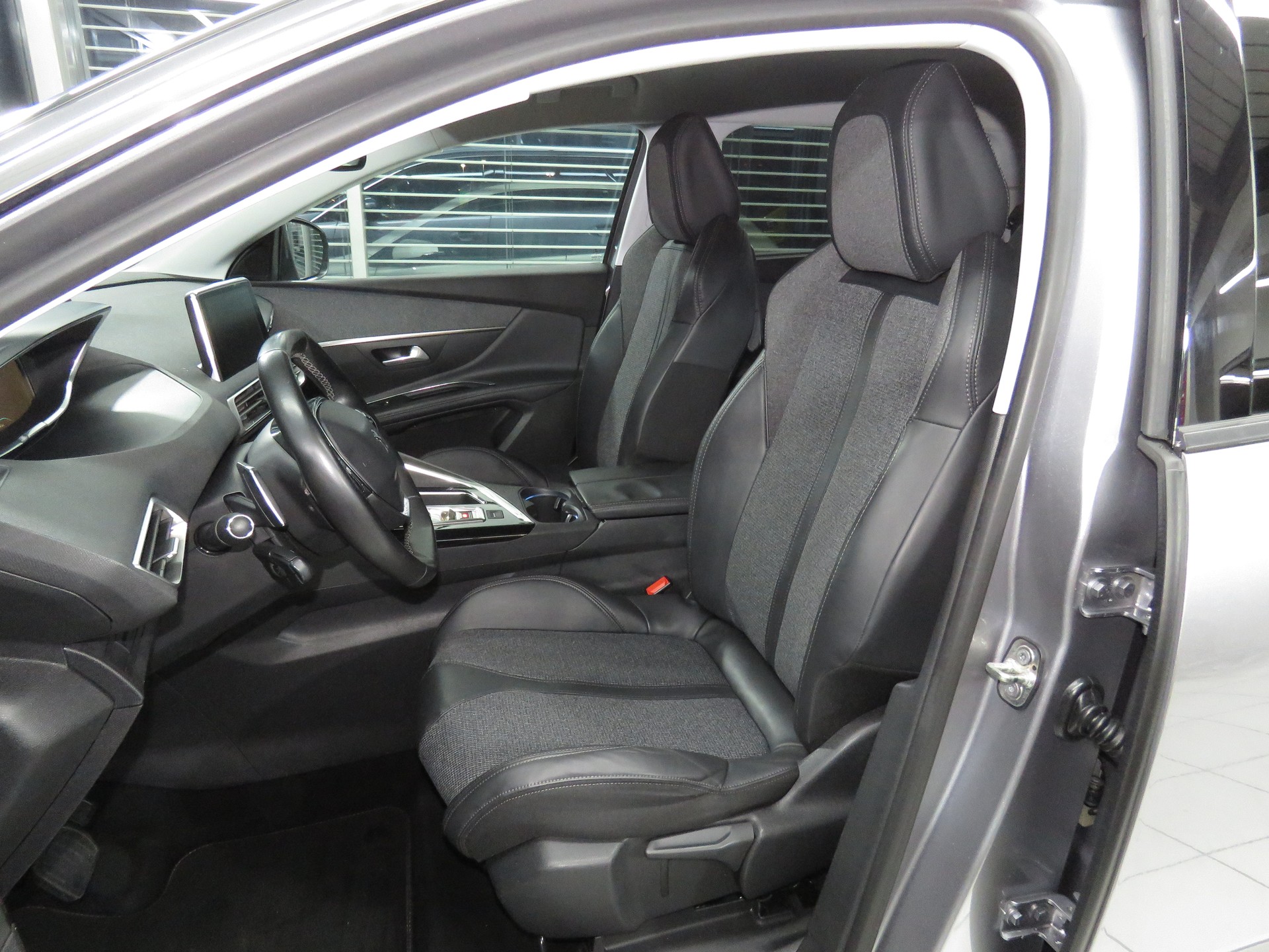 PEUGEOT 5008 1.6 BlueHDi Allure ETA (7-Plätzer, Automat)-image-7