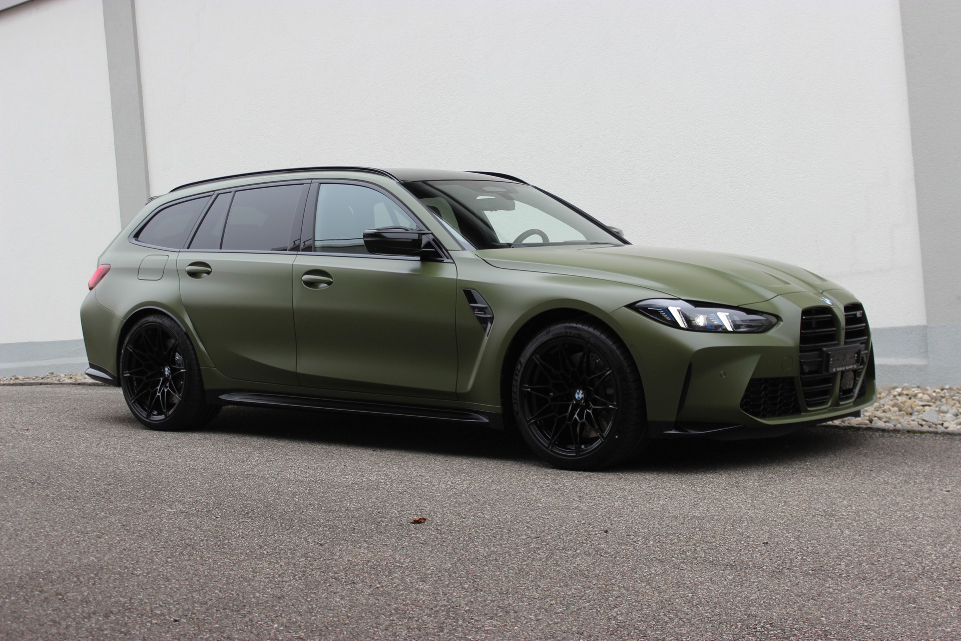 BMW M3 Touring xDrive Competition Individual frozen urban green *1.9%-LEASINGAKTION* 🏖️JULI-ANGEBOT🏖️-image-4