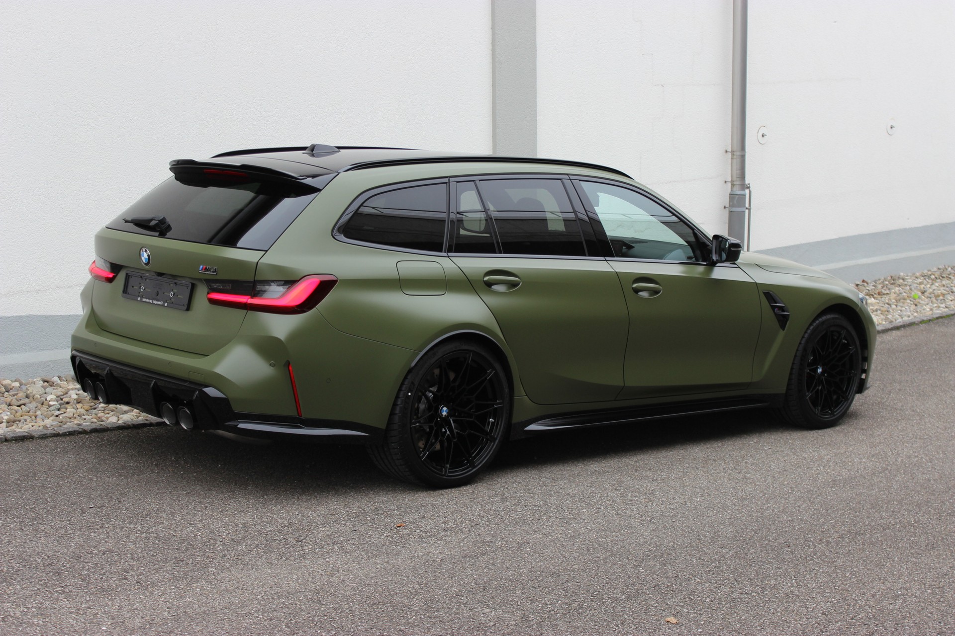 BMW M3 Touring xDrive Competition Individual frozen urban green *1.9%-LEASINGAKTION* 🏖️JULI-ANGEBOT🏖️-image-6