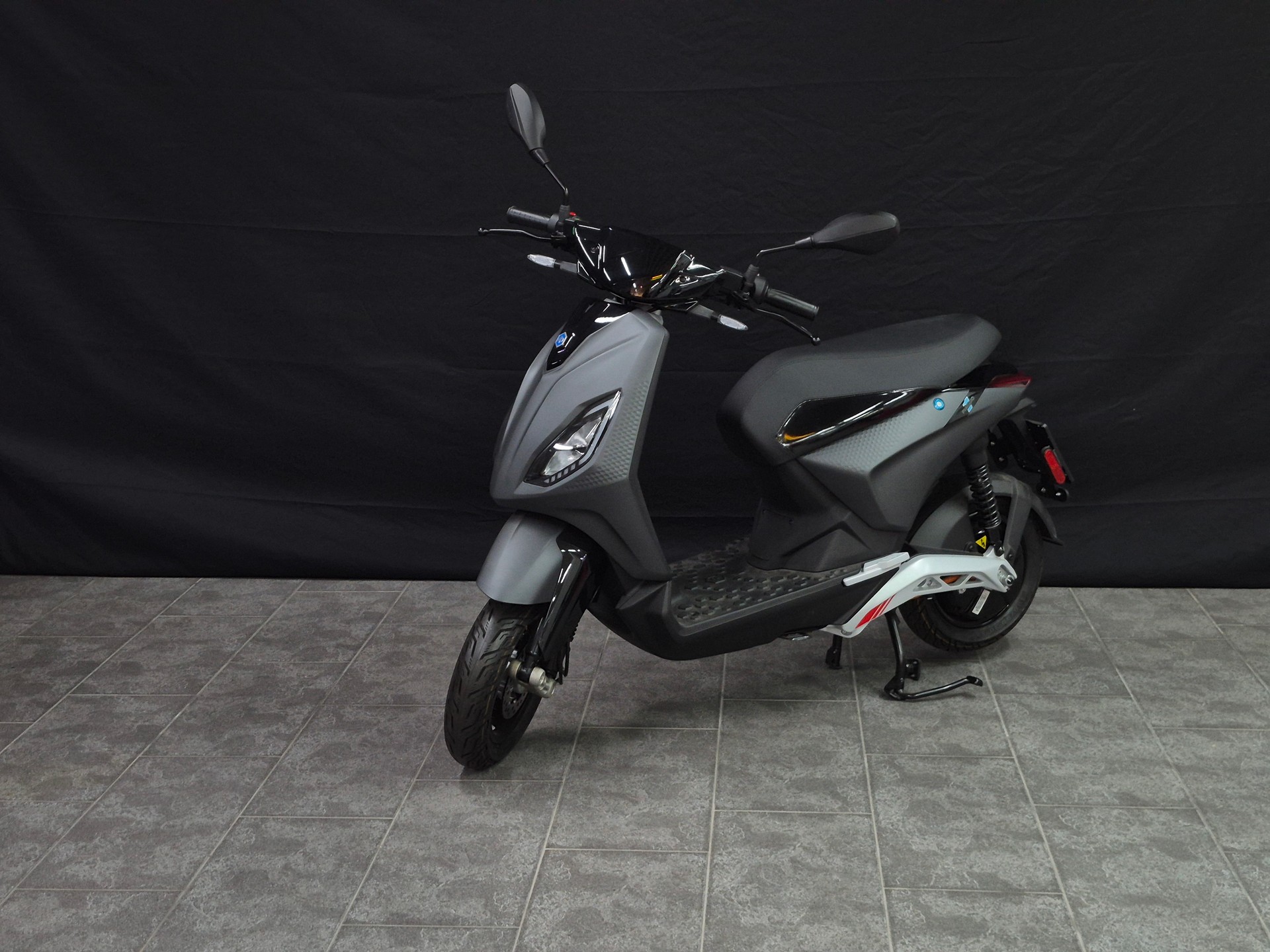 PIAGGIO Piaggio 1 Active 60km/h Full Electric-showroom-element-2