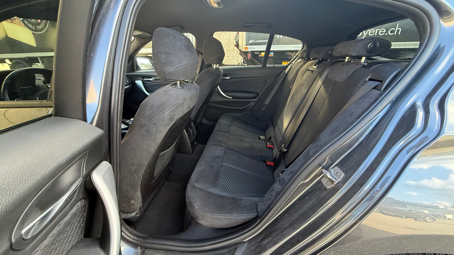 BMW 120d xDrive M Sport Steptronic-image-11