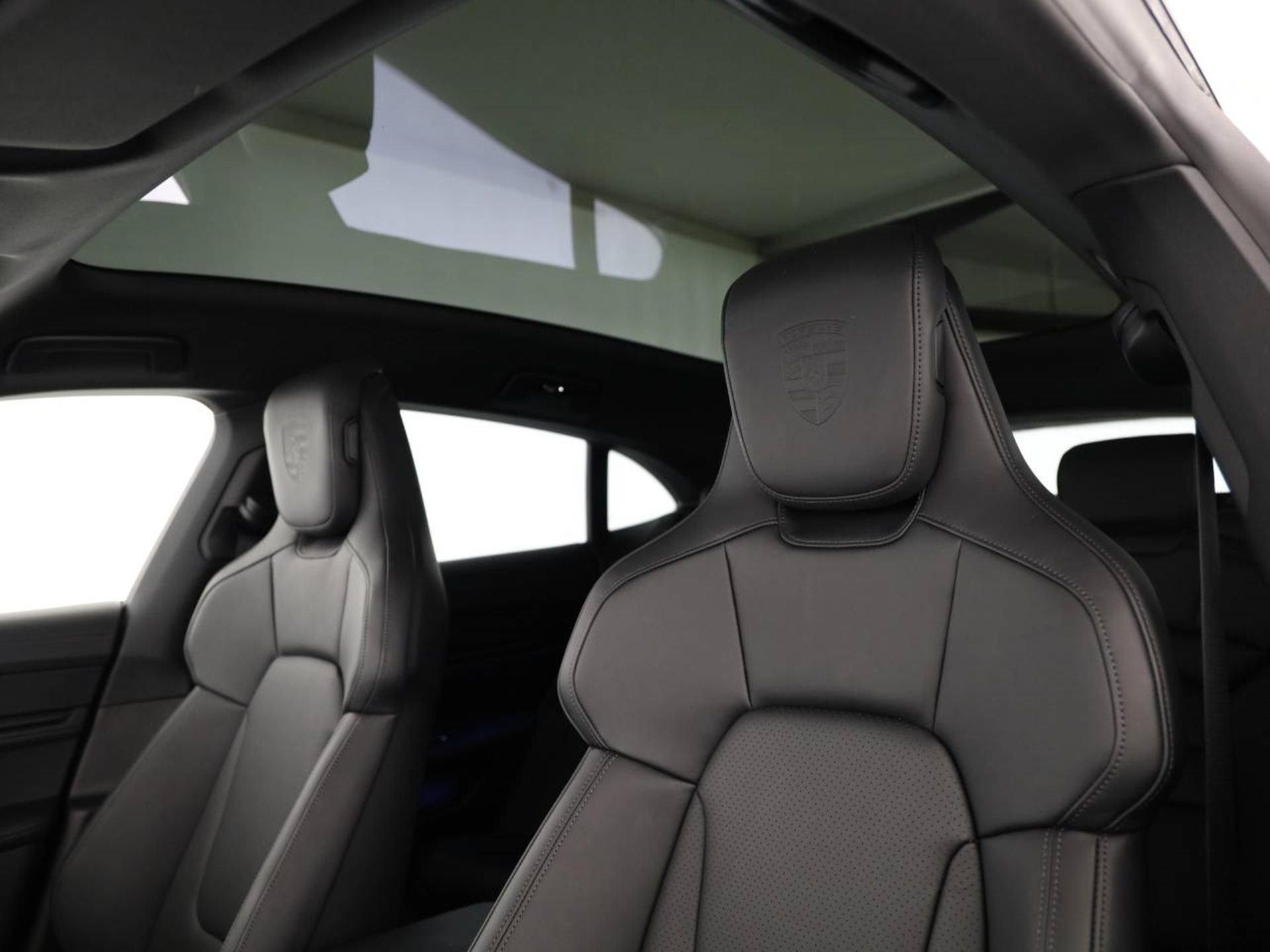 PORSCHE Taycan 4S Sport Turismo Black Edition-image-16