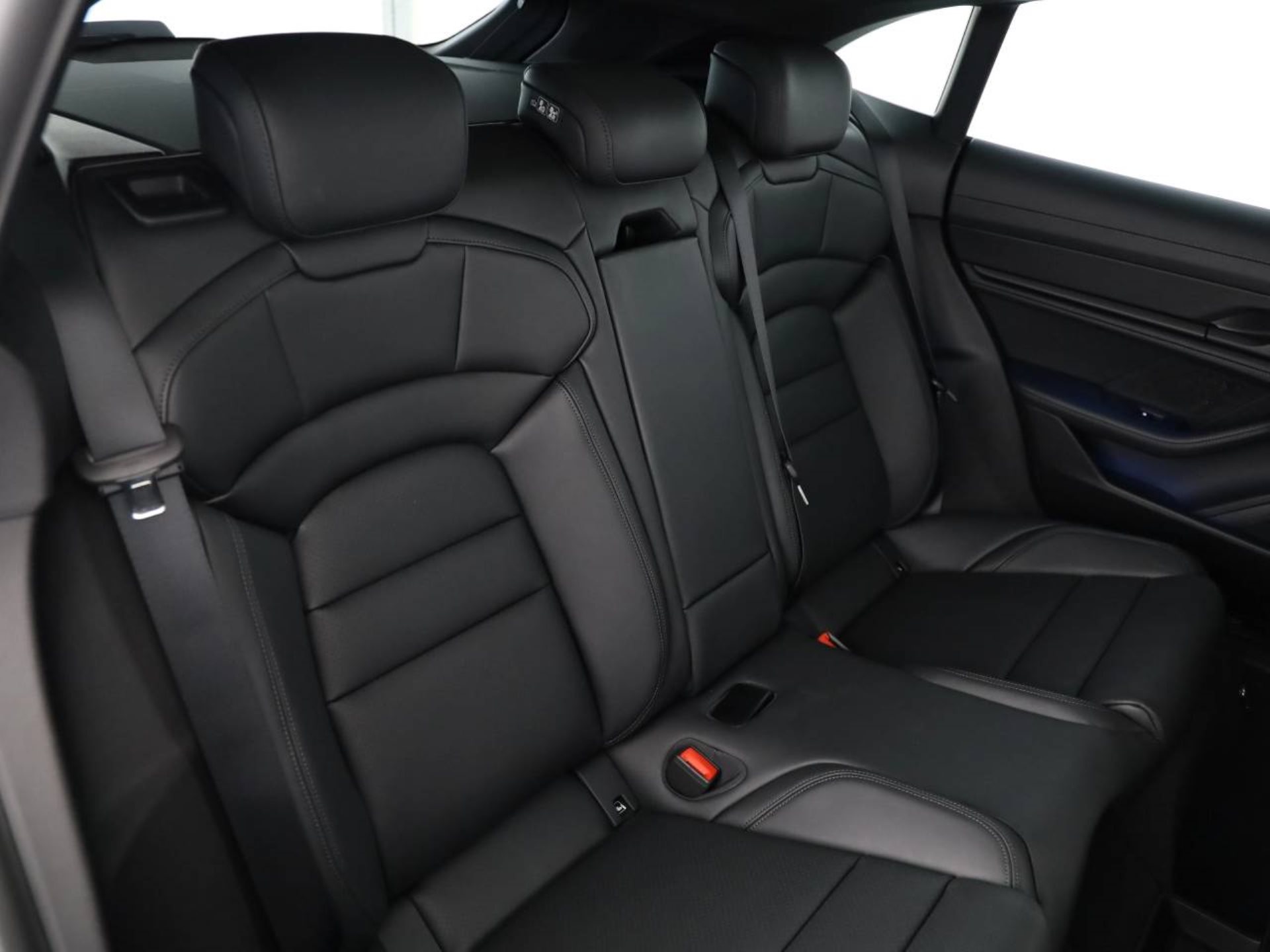 PORSCHE Taycan 4S Sport Turismo Black Edition-image-19