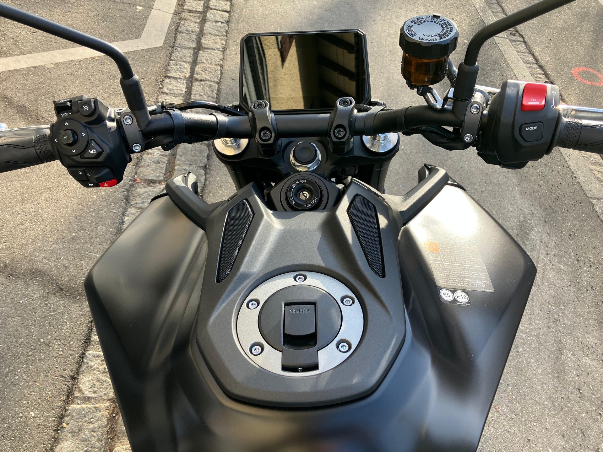 YAMAHA MT-09-showroom-element-2