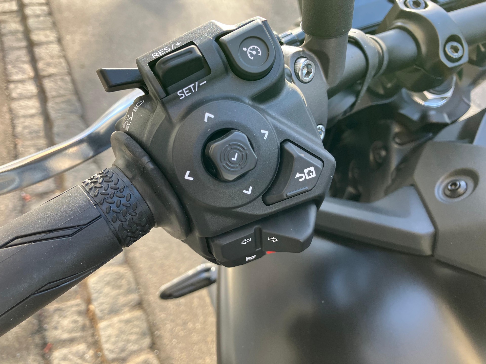 YAMAHA MT-09-showroom-element-3