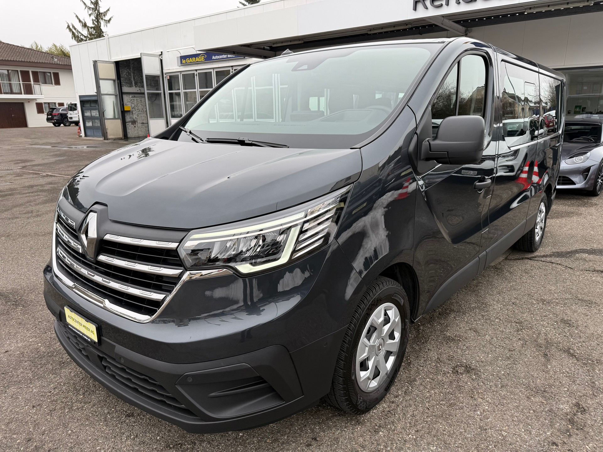 RENAULT Trafic Blue dCi 150 Grand Passenger Evolution EDC-showroom-element-1