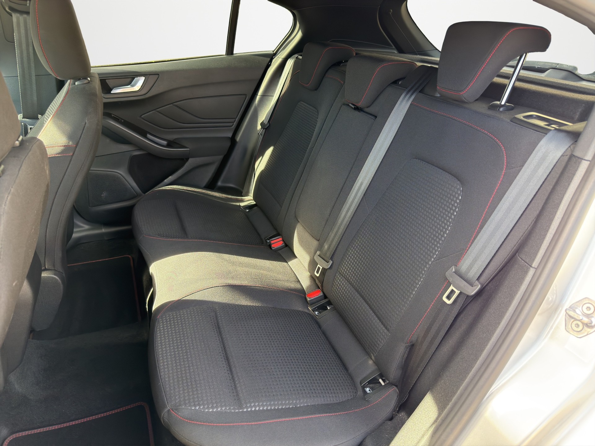 FORD Focus 1.0 MHEV ST-Line X Automat-image-9
