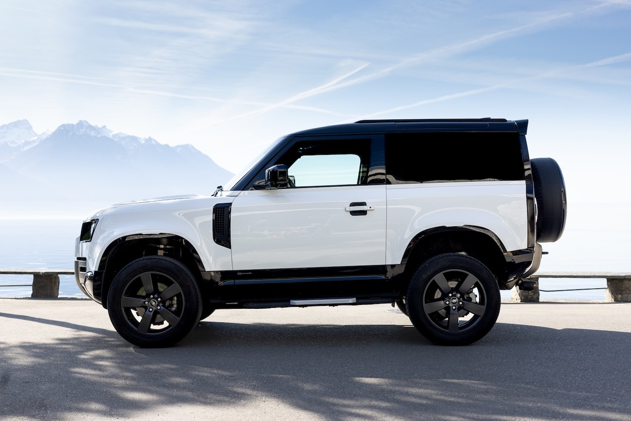 LAND ROVER Defender 90 P300 Si4 X-Dynamic SE AT8-showroom-element-3