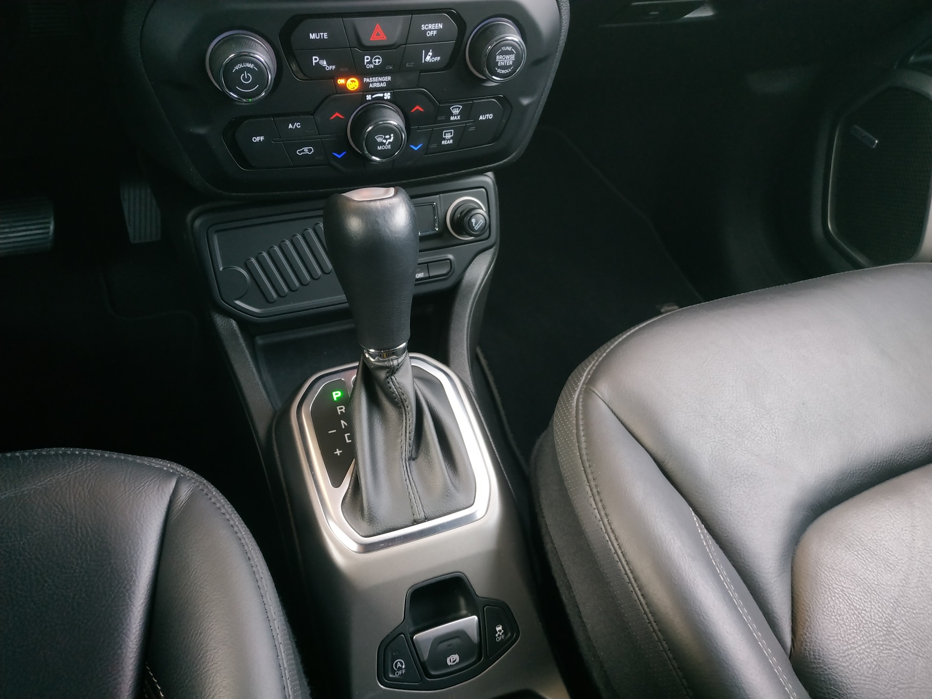 JEEP Renegade 1.3 GSE Turbo Limited Automat-image-15