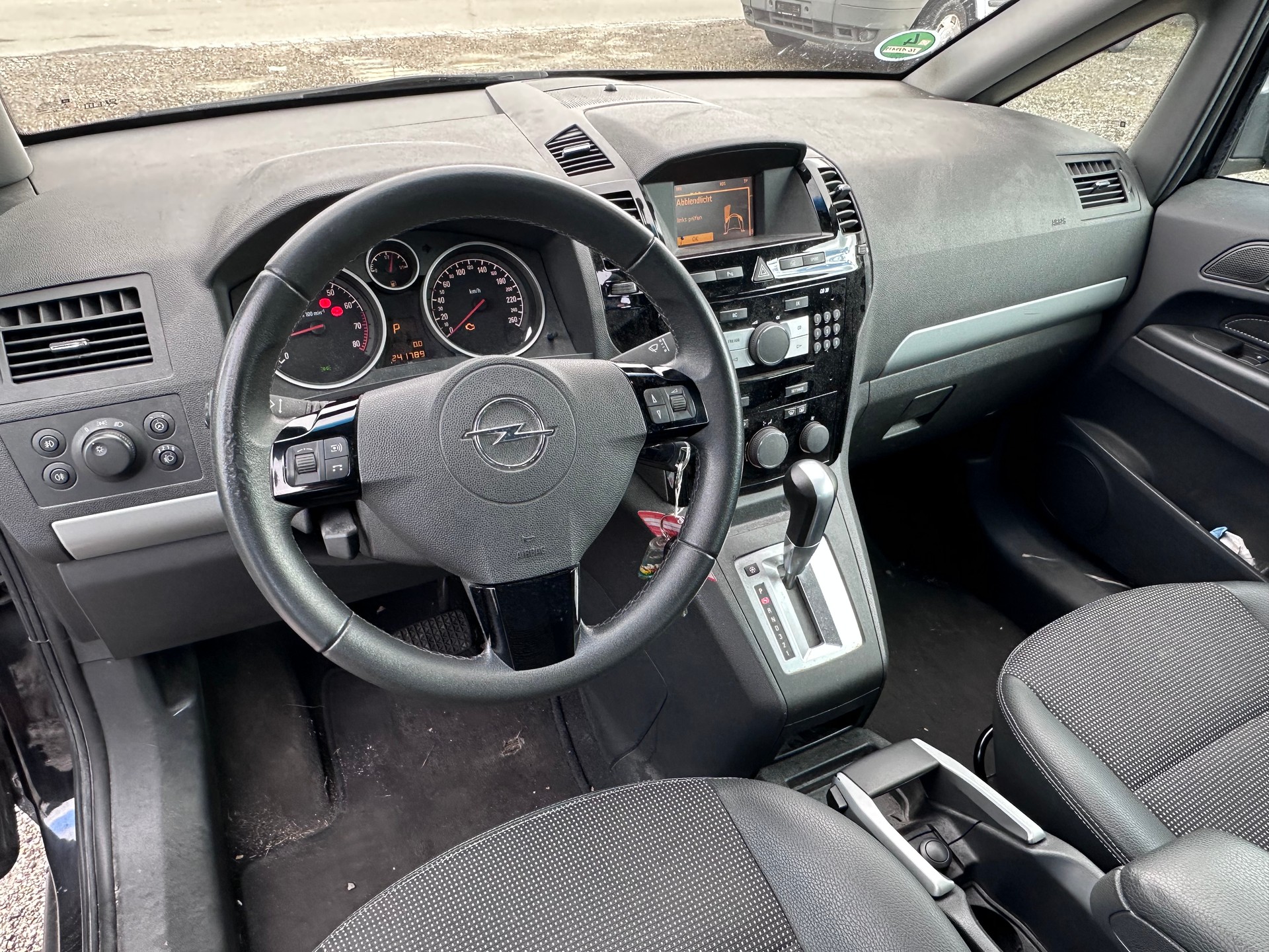 OPEL Zafira 2.2i 16V Sport Automatic-image-10