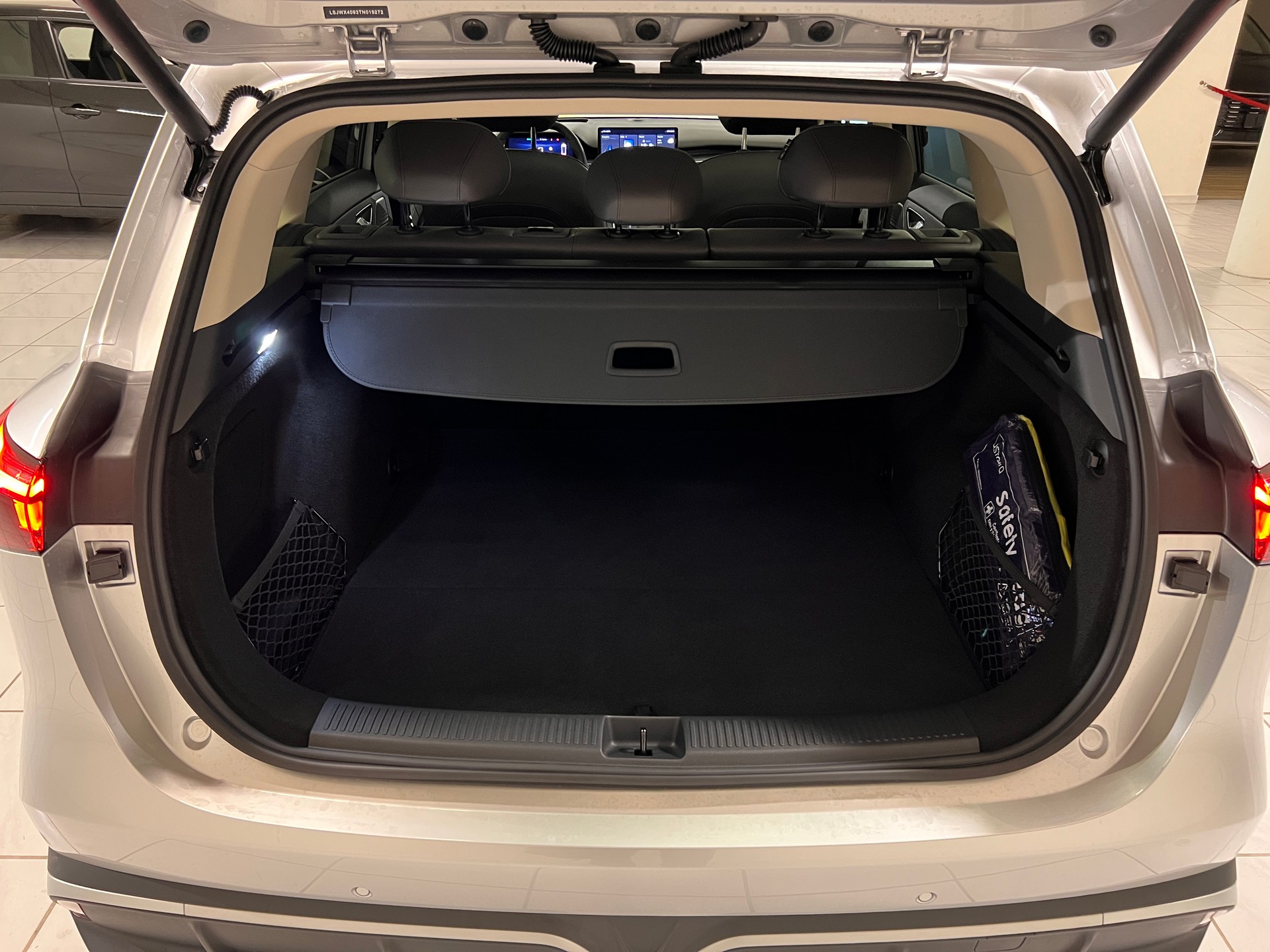 MG S6 EV 77kWh Luxury AWD-image-6