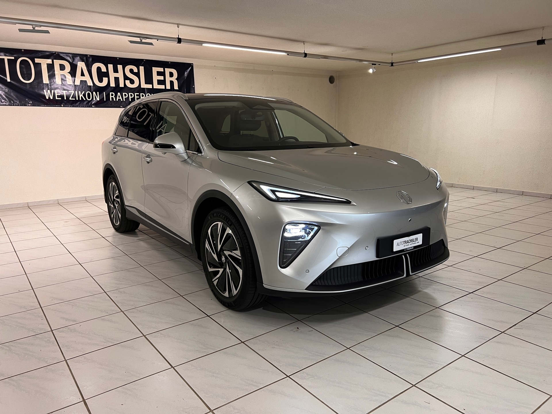 MG S6 EV 77kWh Luxury AWD-image-2