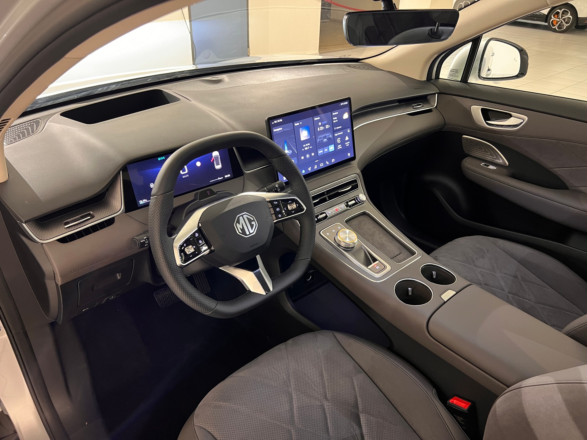 MG S6 EV 77kWh Luxury AWD-image-9