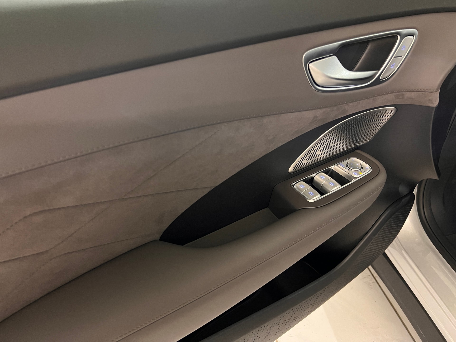 MG S6 EV 77kWh Luxury AWD-image-12