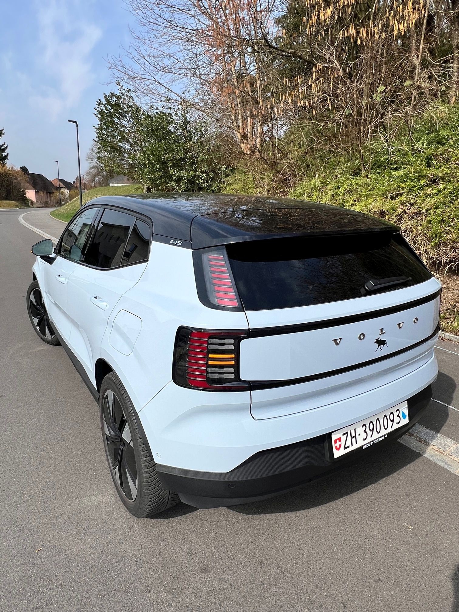 VOLVO EX30 E60 69kWh Twin Ultra-image-1