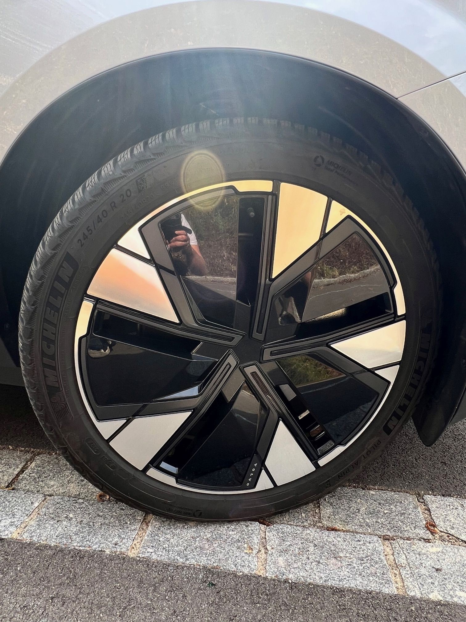 VOLVO EX30 E60 69kWh Twin Ultra-image-4