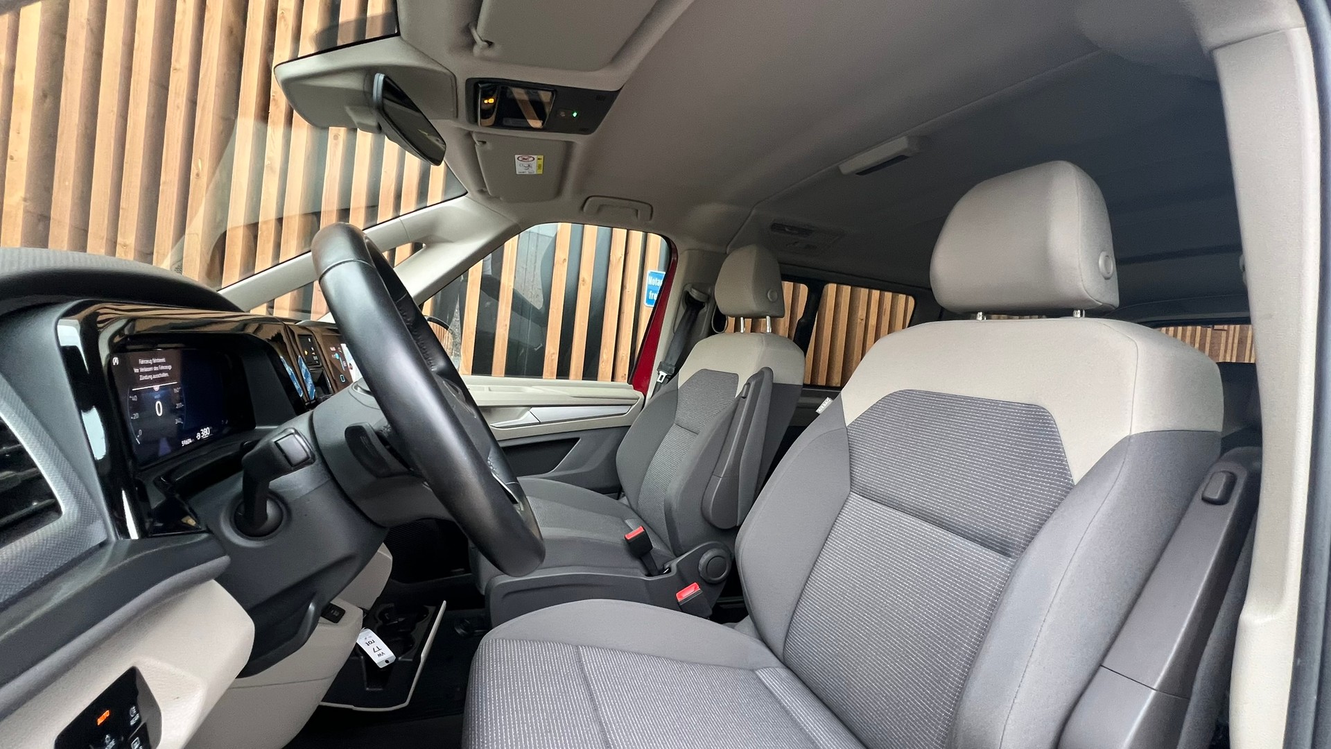 VW MULTIVAN 2.0 TSI LIBERTY SPORT DSG l 204 PS-image-24