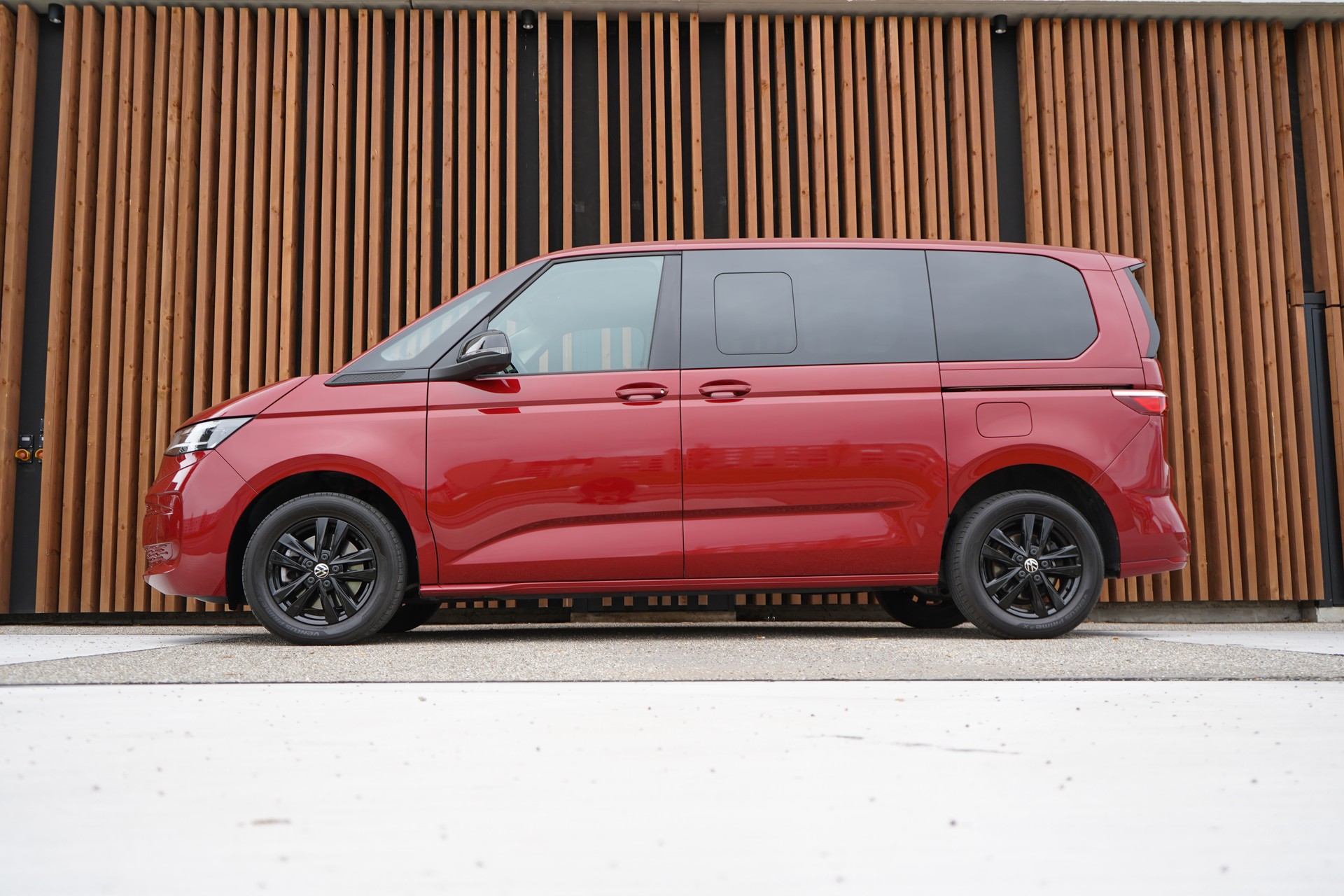 VW MULTIVAN 2.0 TSI LIBERTY SPORT DSG l 204 PS-image-1