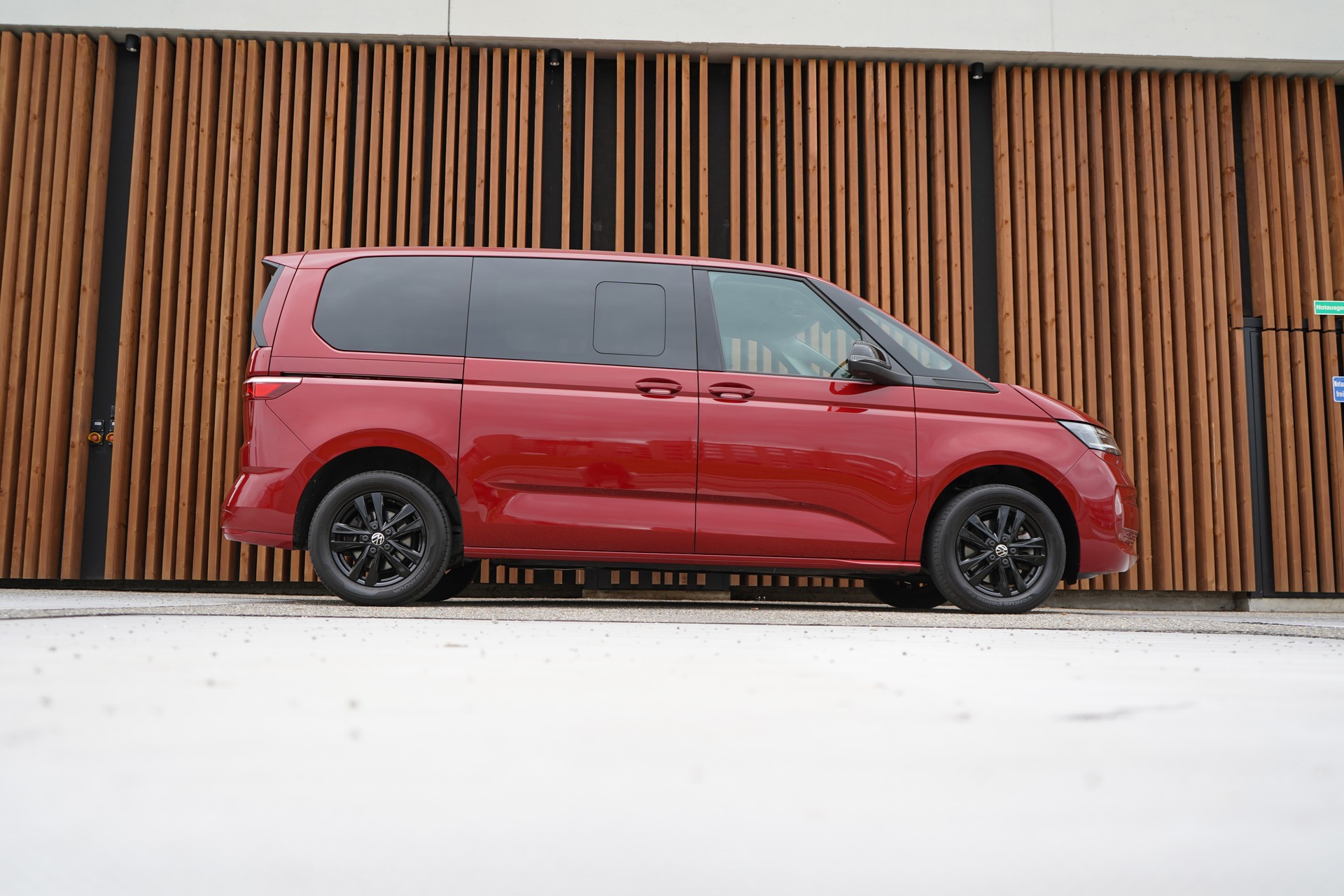 VW MULTIVAN 2.0 TSI LIBERTY SPORT DSG l 204 PS-image-2