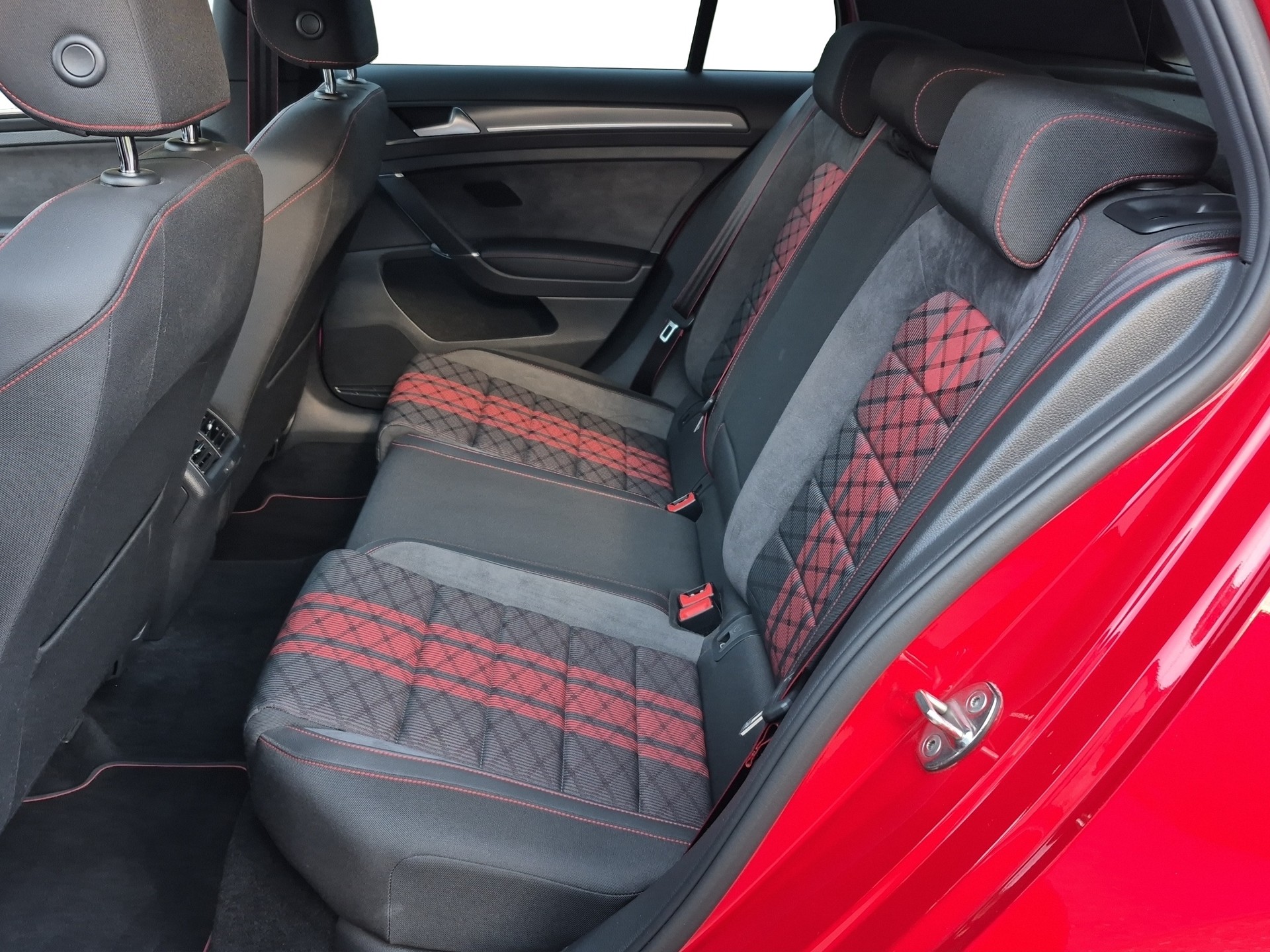 VW Golf 2.0 TSI GTI TCR DSG-image-10
