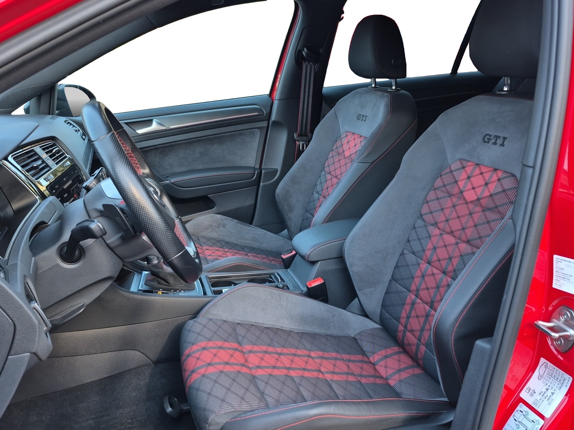 VW Golf 2.0 TSI GTI TCR DSG-image-9