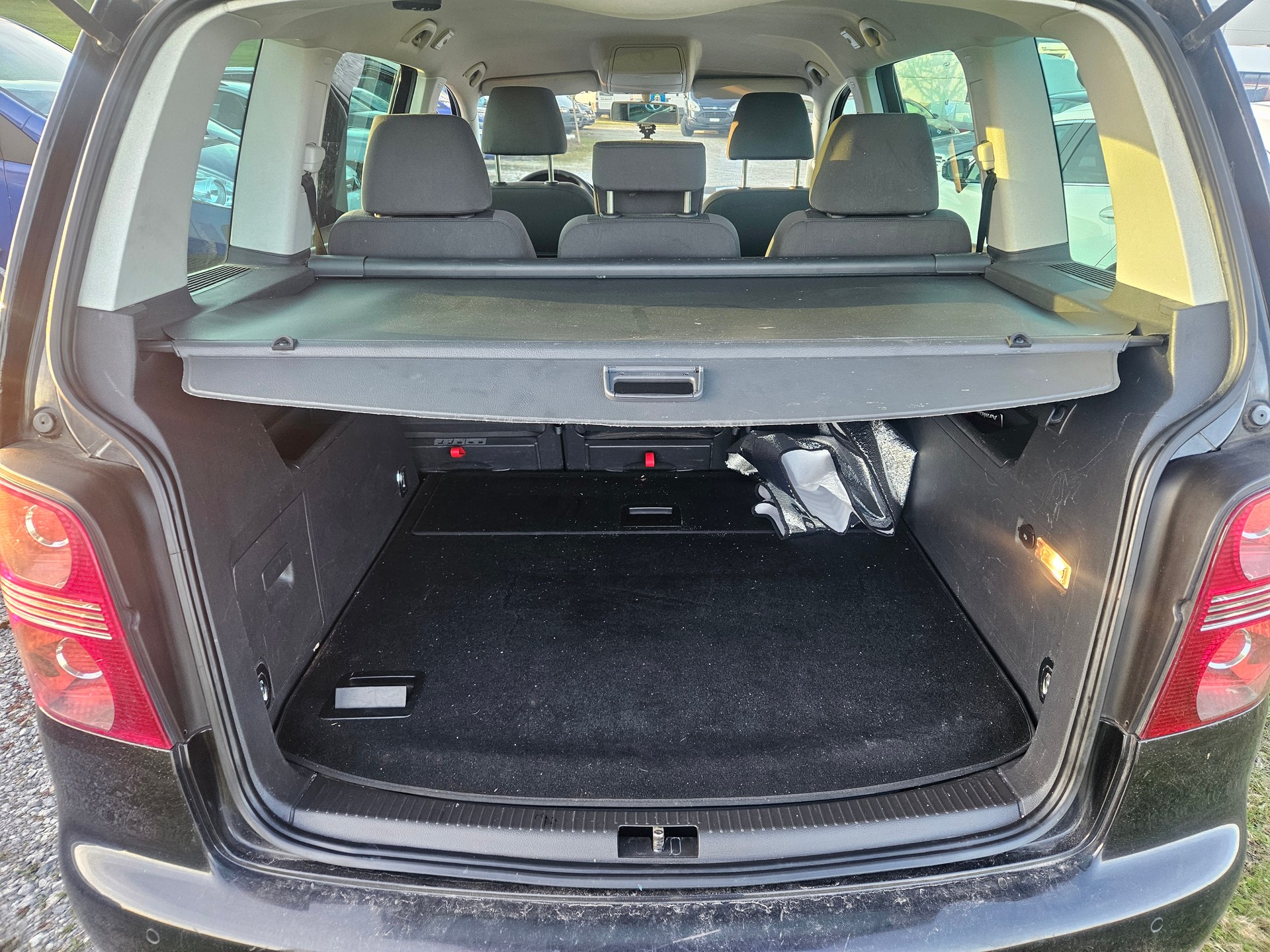 VW Touran 1.4 TSI Highline DSG-image-11