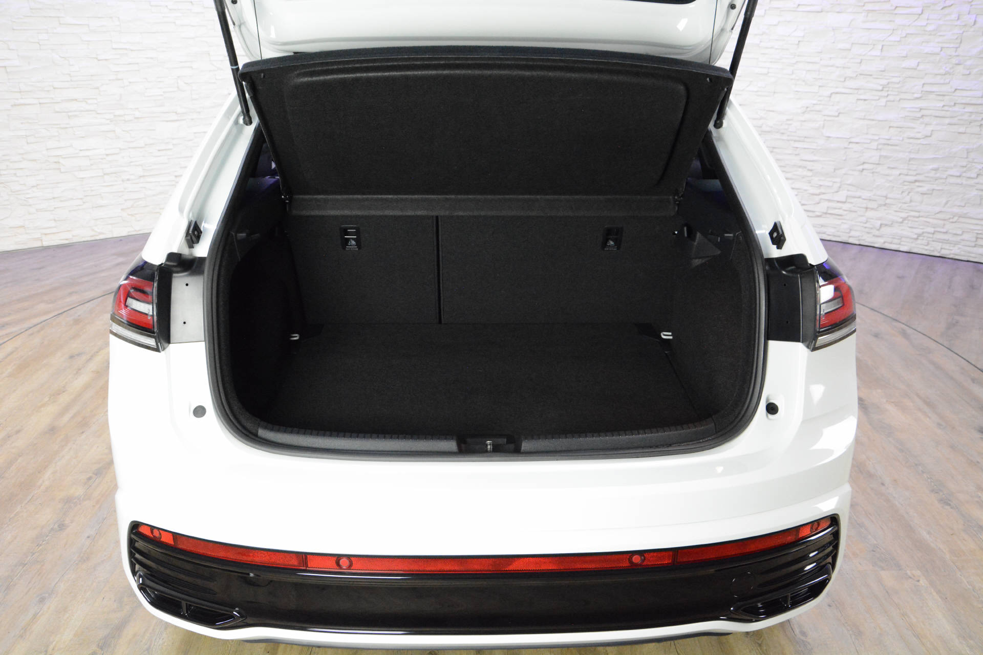 VW Taigo 1.0 TSI R-Line DSG-image-18