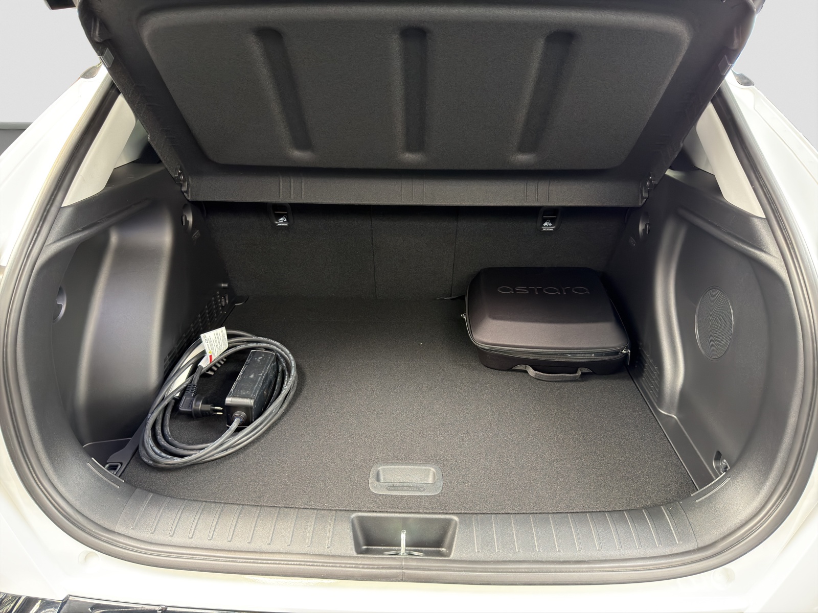 HYUNDAI Kona EV 65.4 kWh Vertex-image-14