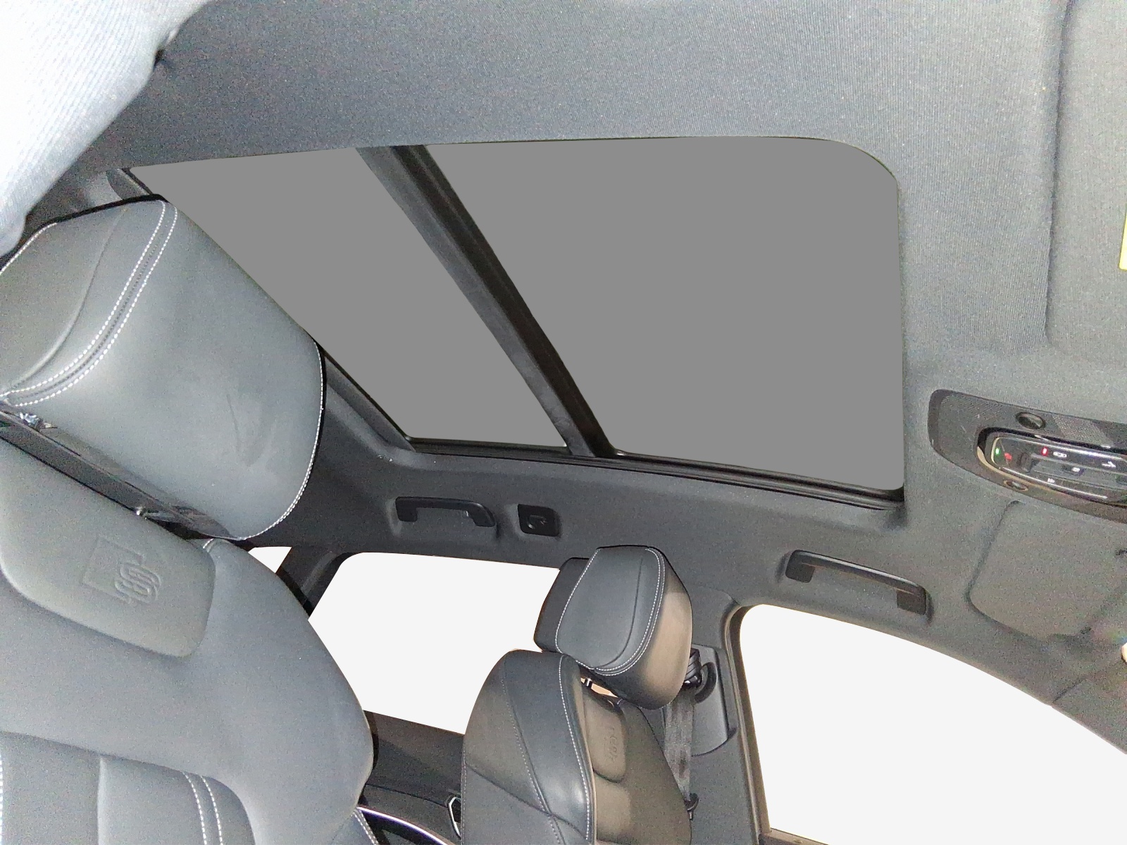 AUDI e-tron 55 S Line quattro-image-14