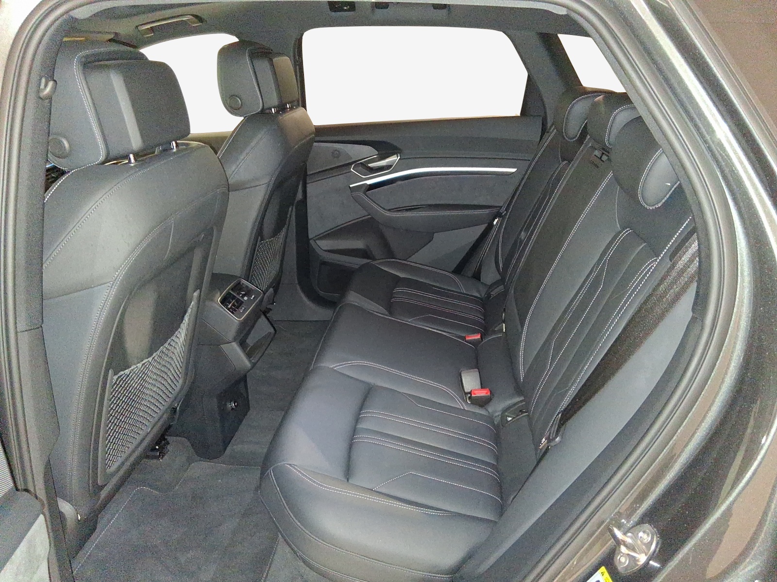 AUDI e-tron 55 S Line quattro-image-12